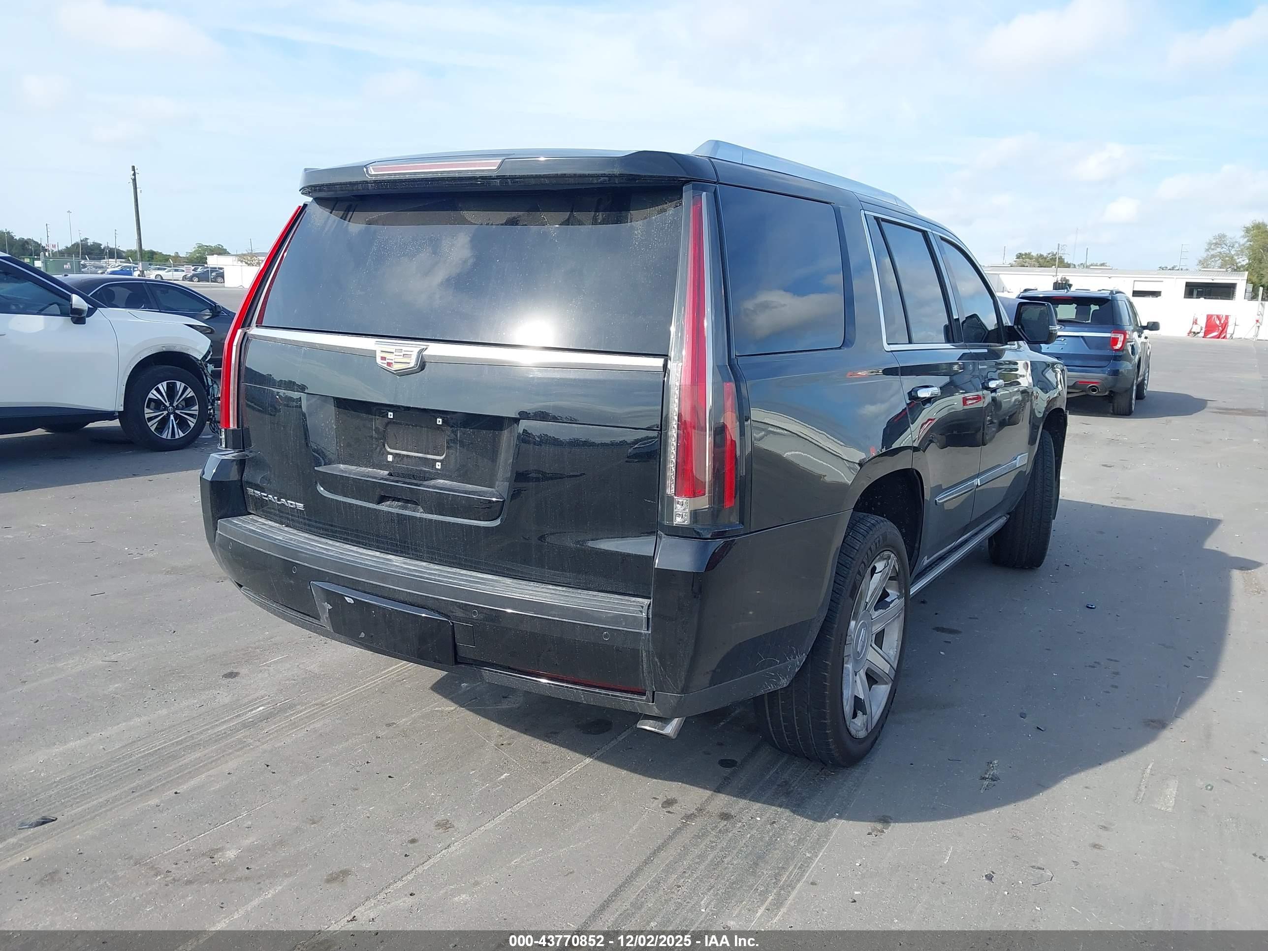 CADILLAC ESCALADE image 4