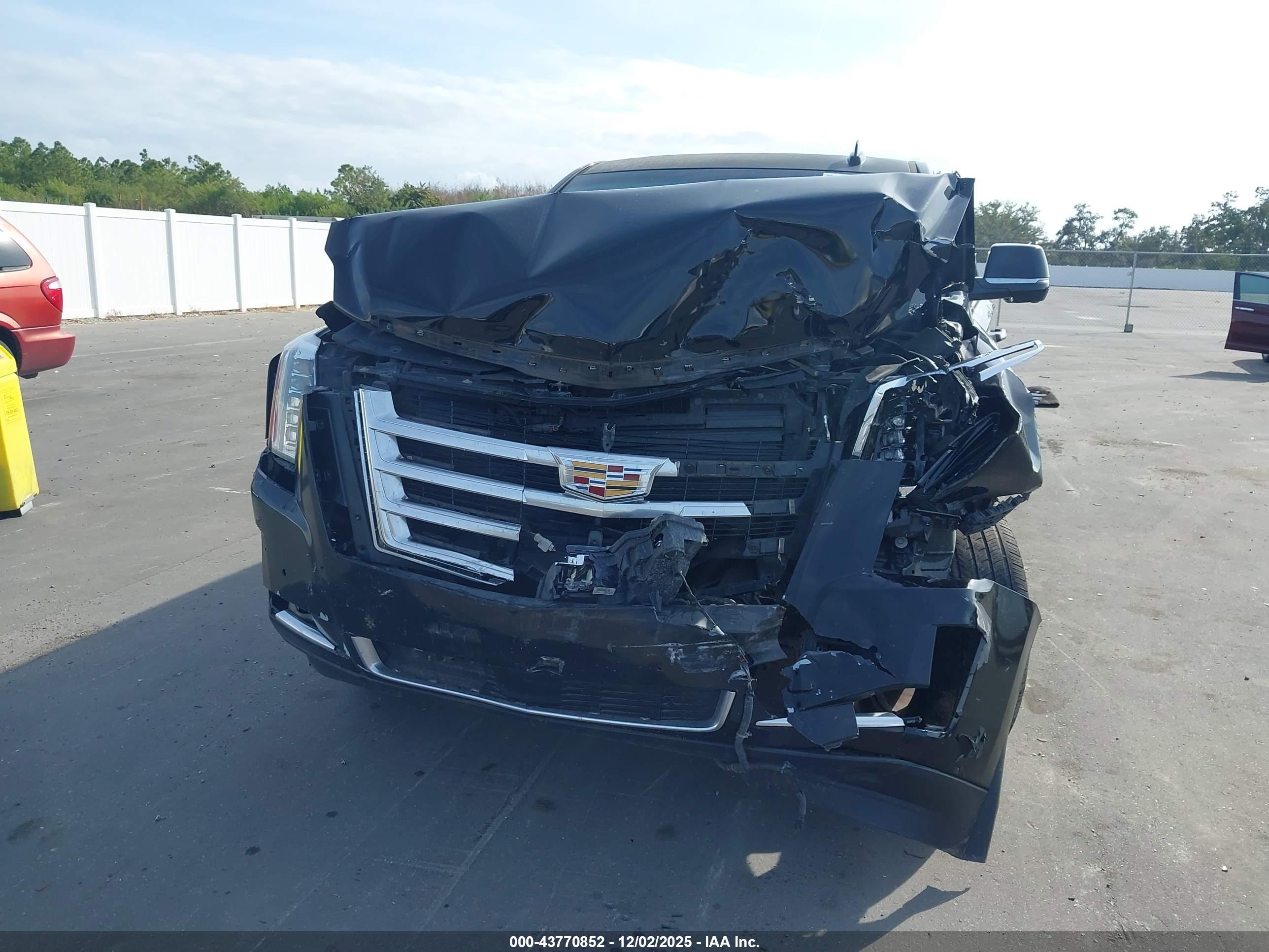 CADILLAC ESCALADE image 6