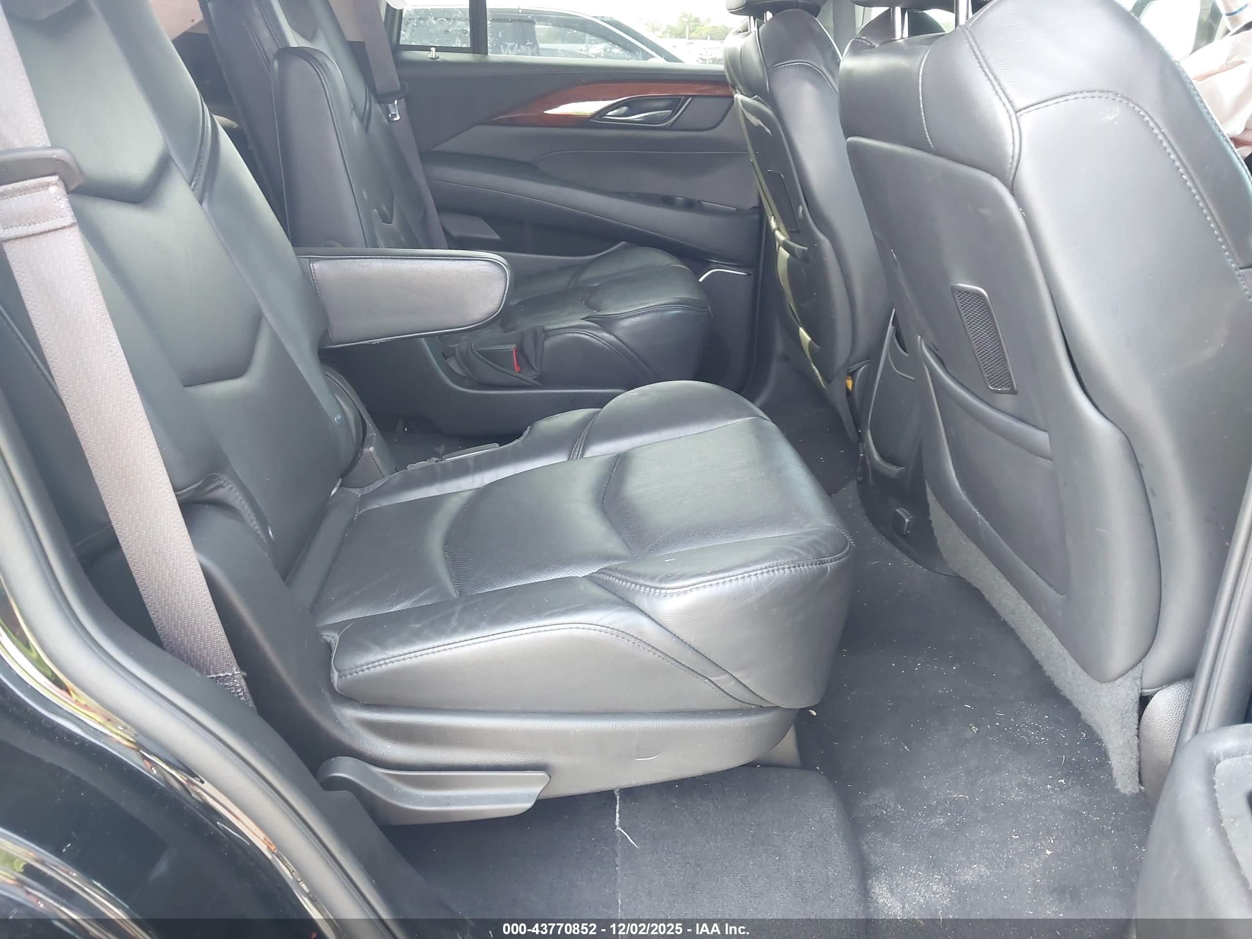 CADILLAC ESCALADE image 8