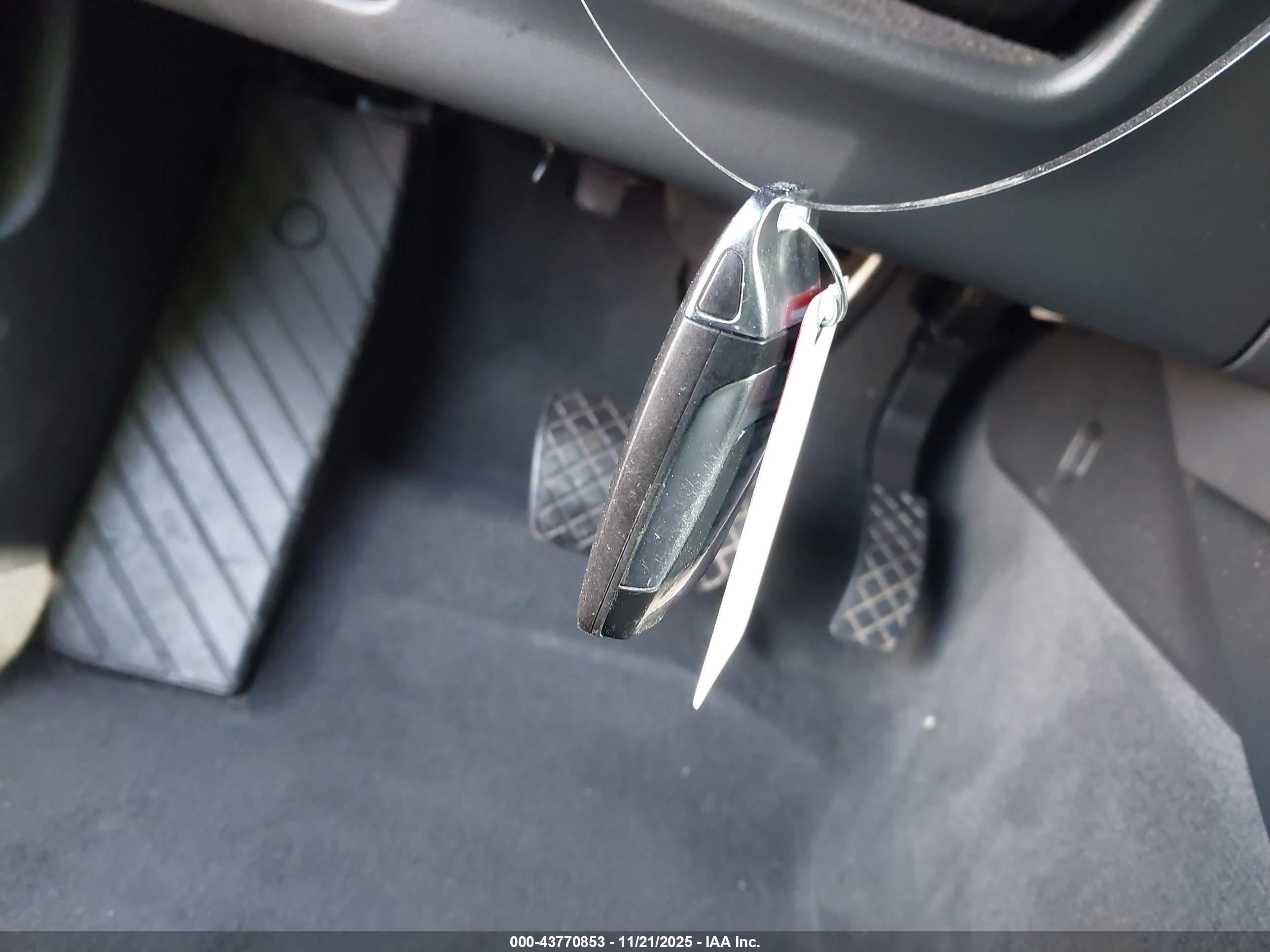 AUDI A4 image 11
