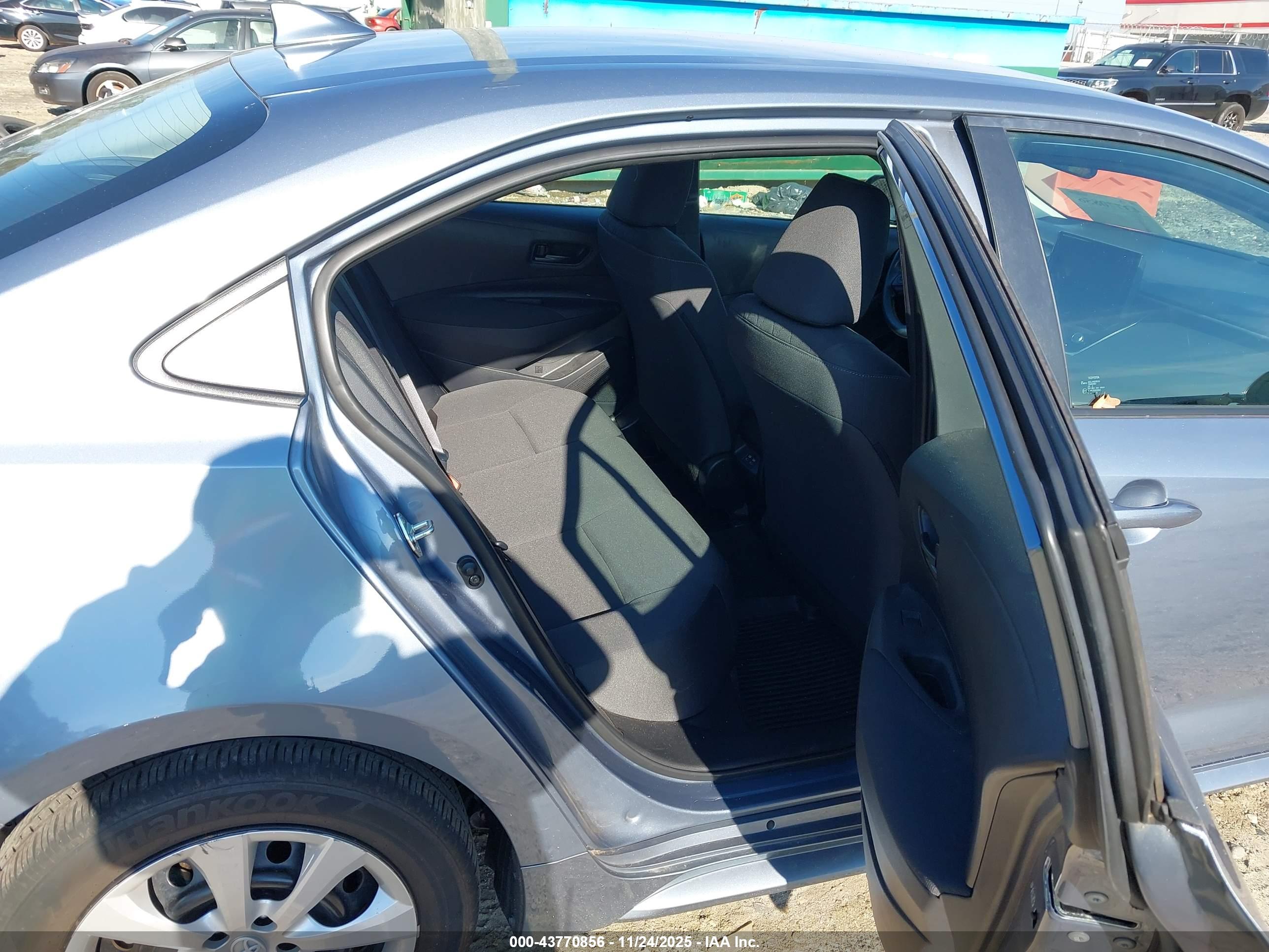 TOYOTA COROLLA image 8