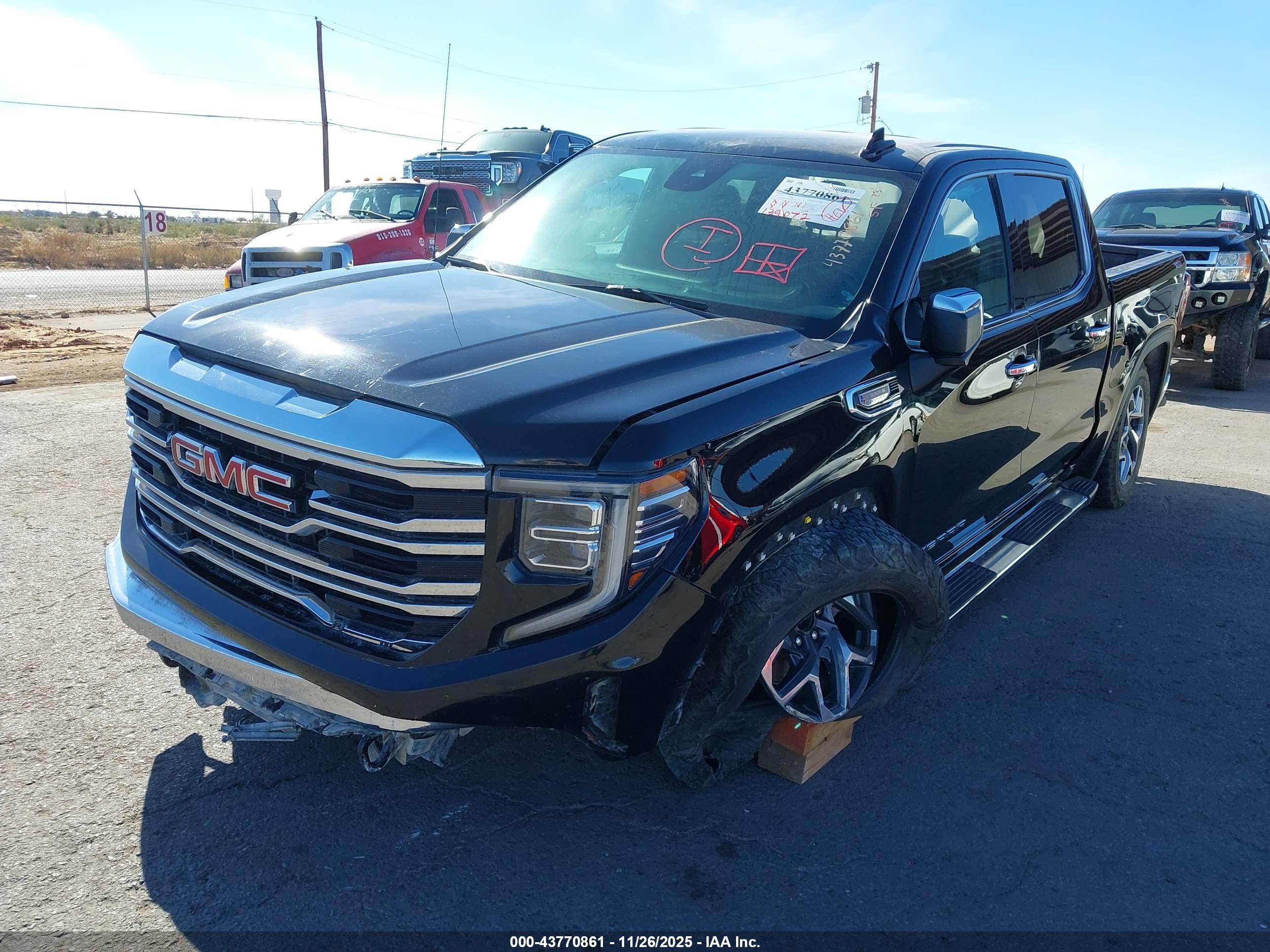 GMC SIERRA image 2