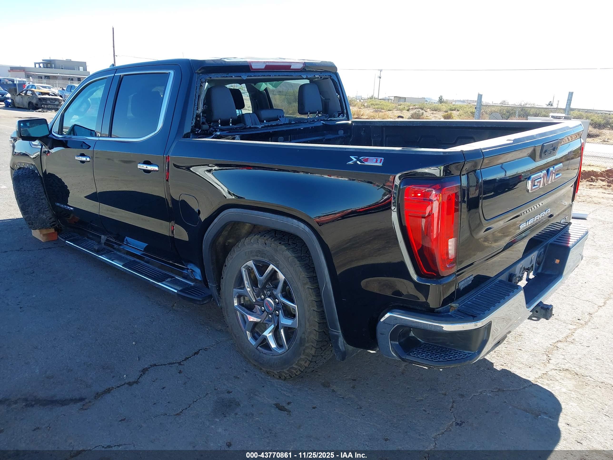 GMC SIERRA image 3