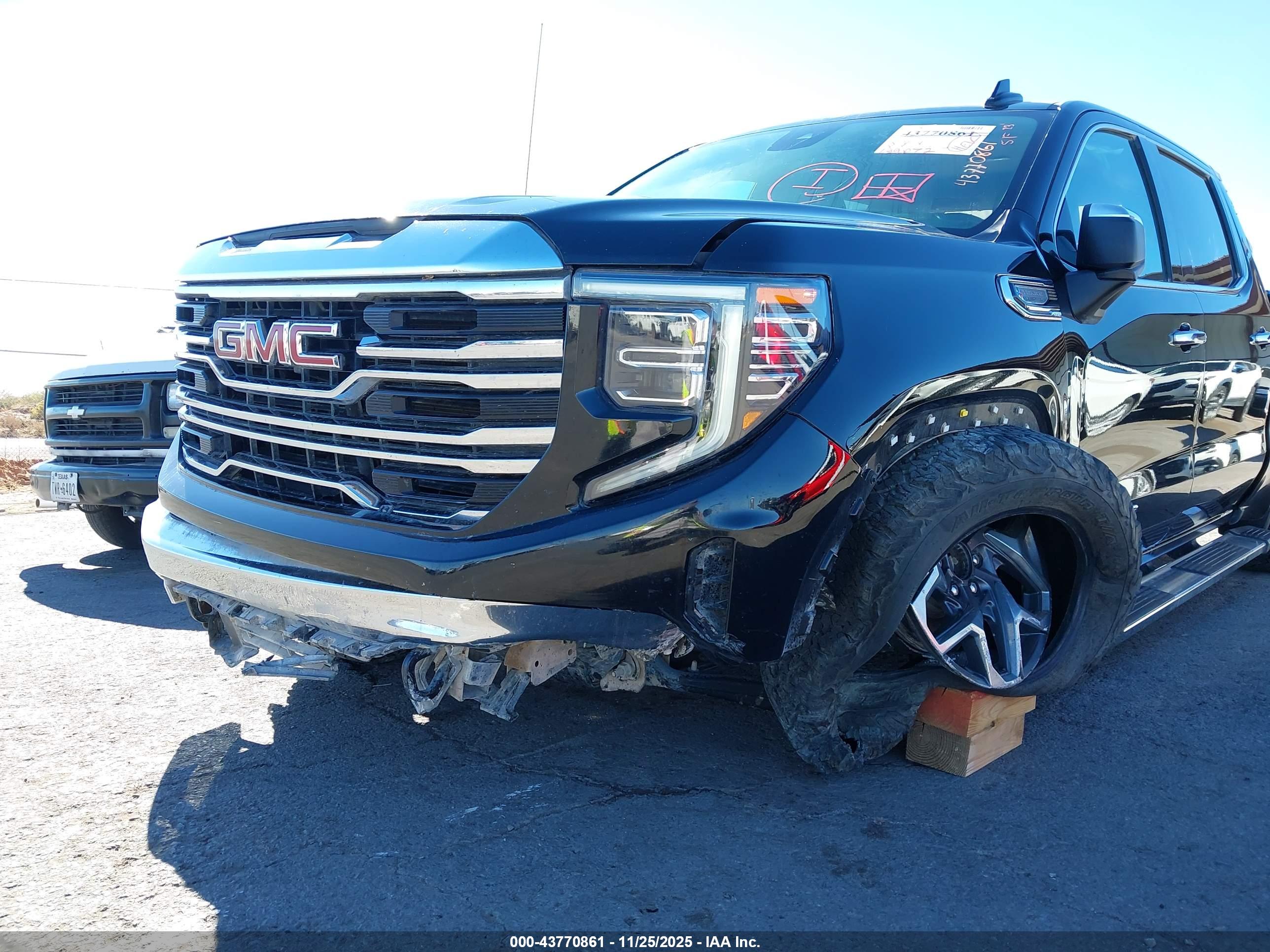 GMC SIERRA image 6
