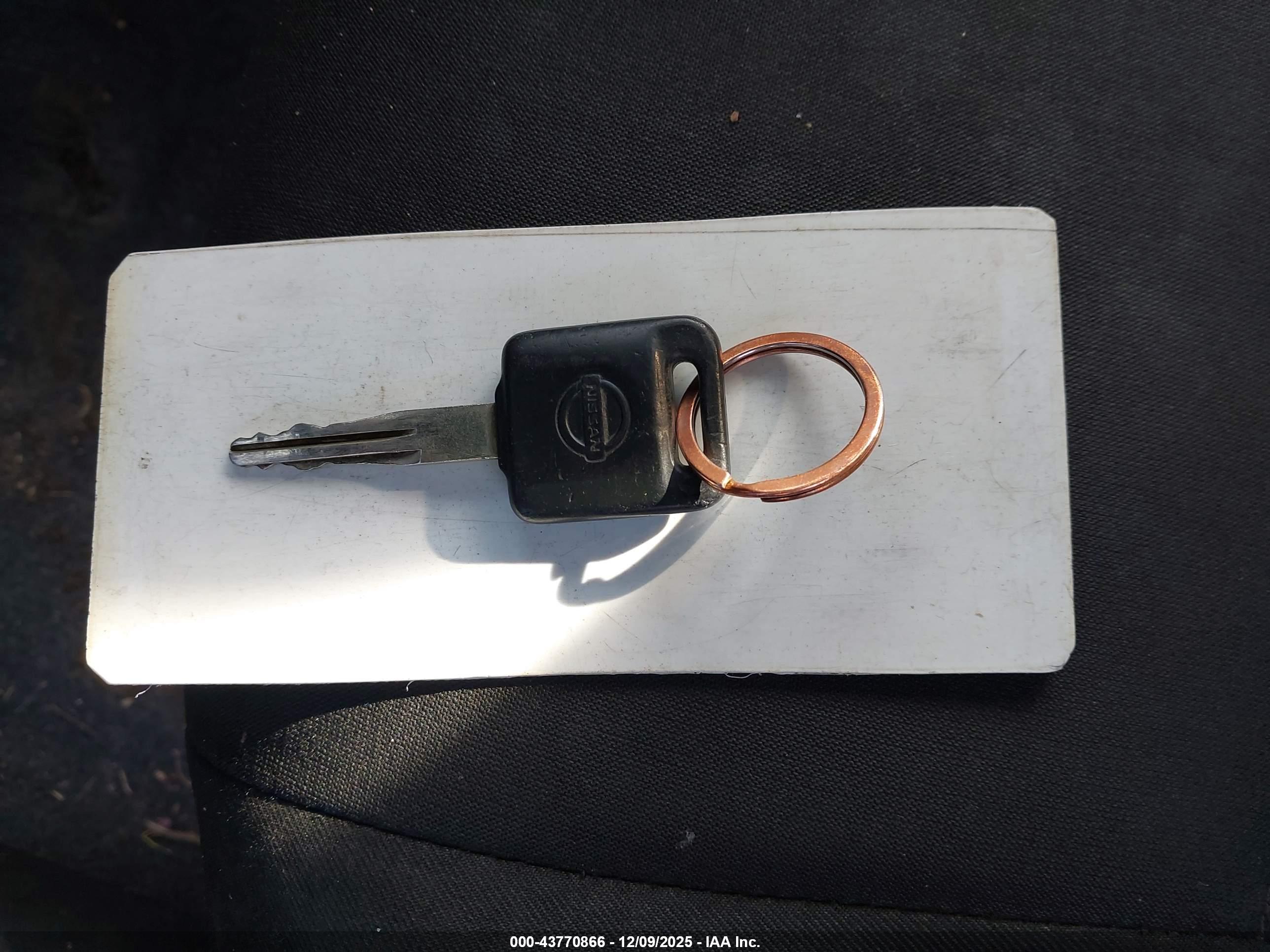 NISSAN VERSA image 11