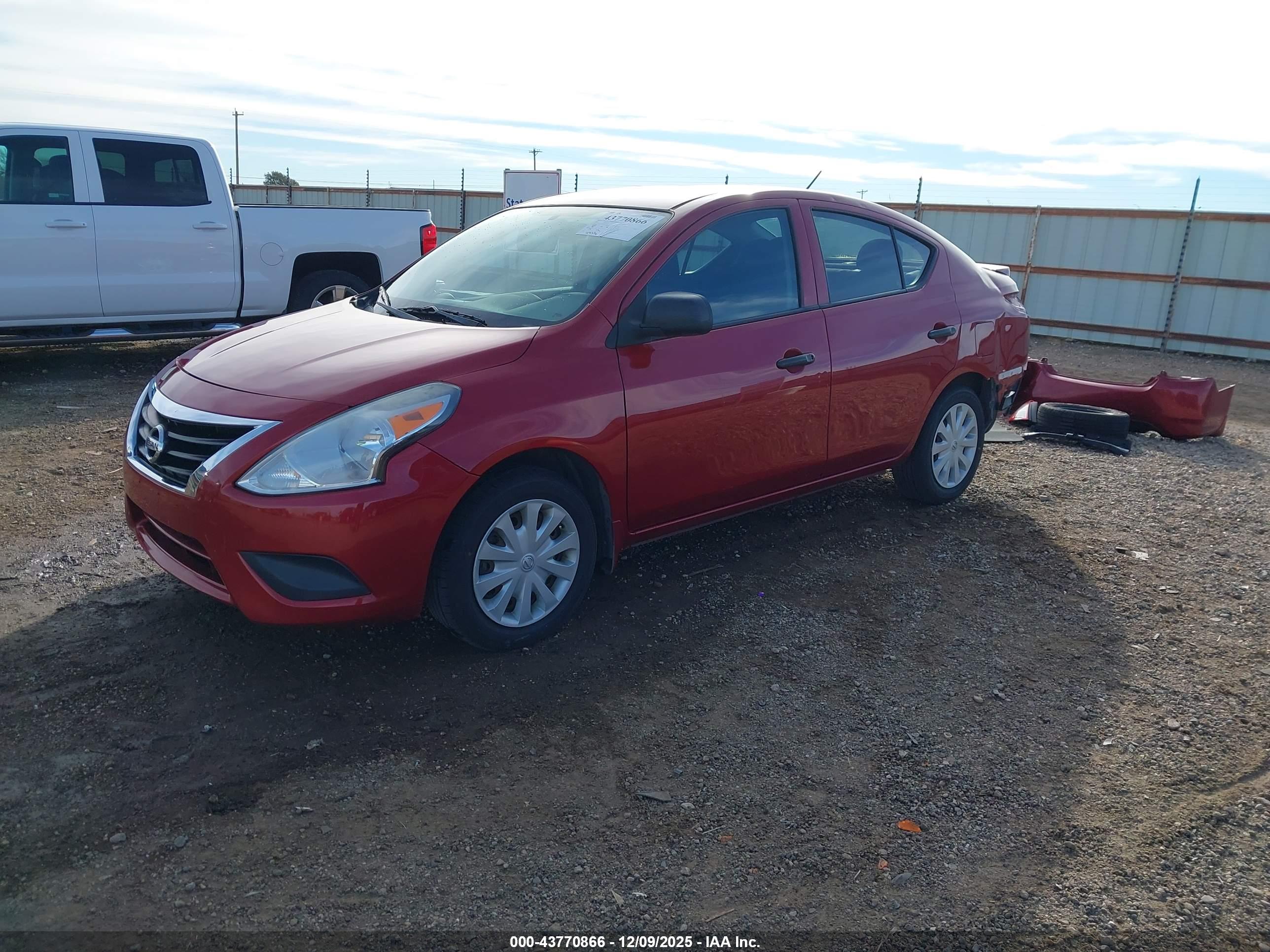 NISSAN VERSA image 2