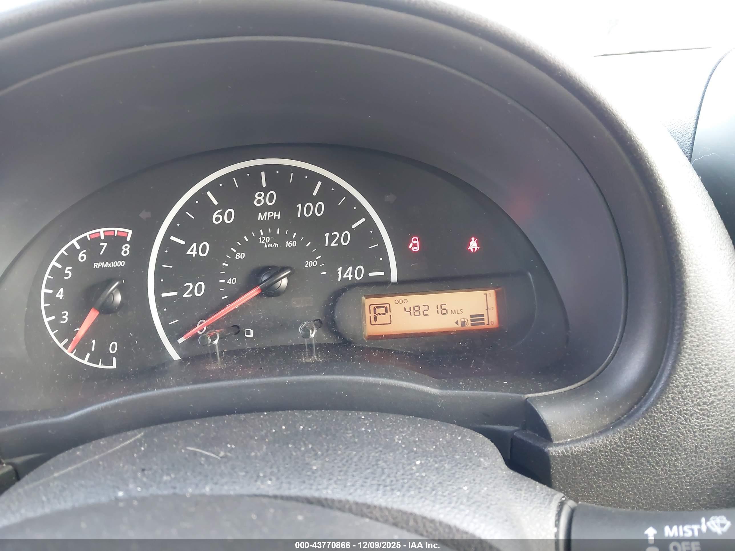 NISSAN VERSA image 7