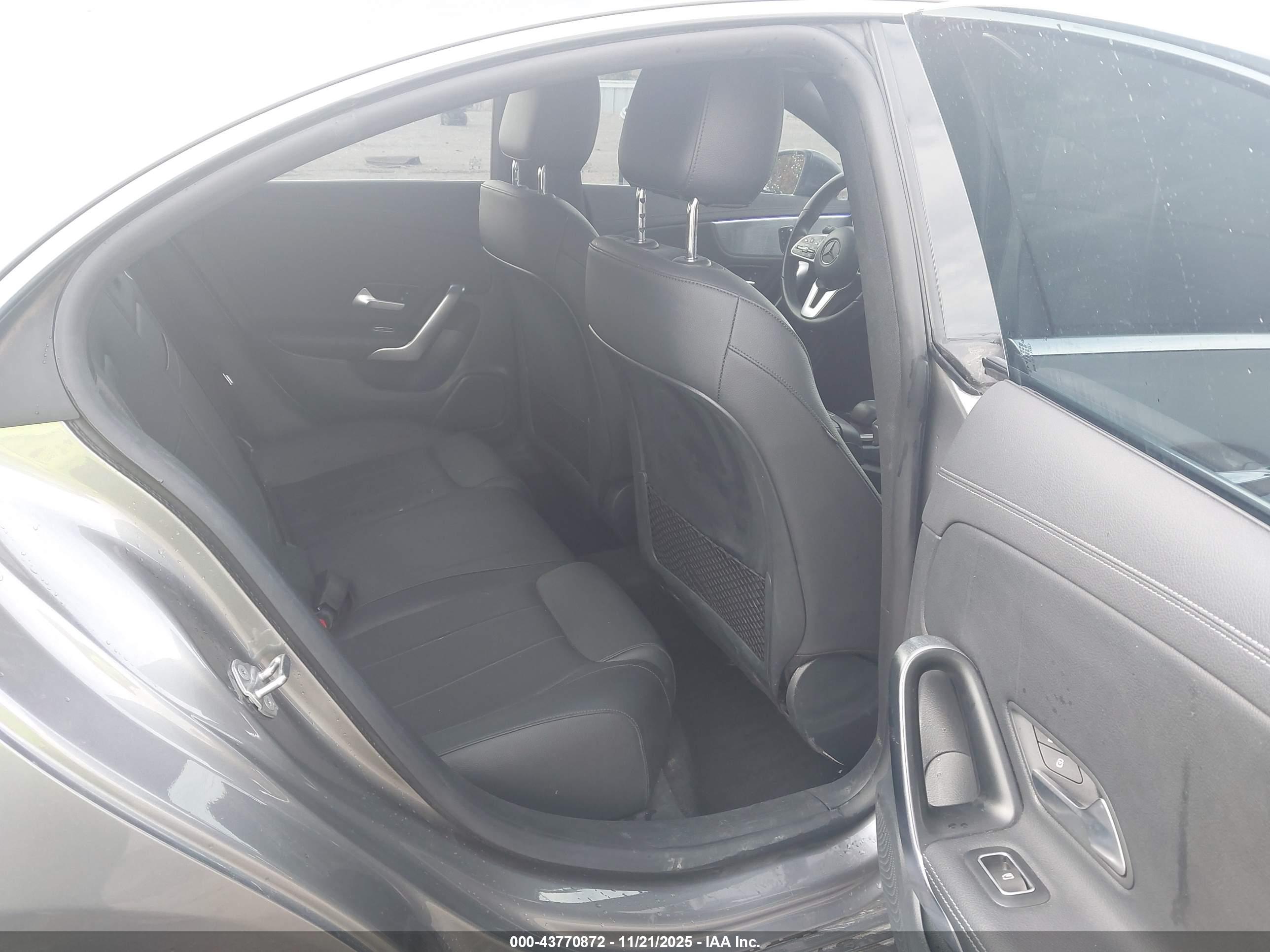 MERCEDES-BENZ CLA image 8