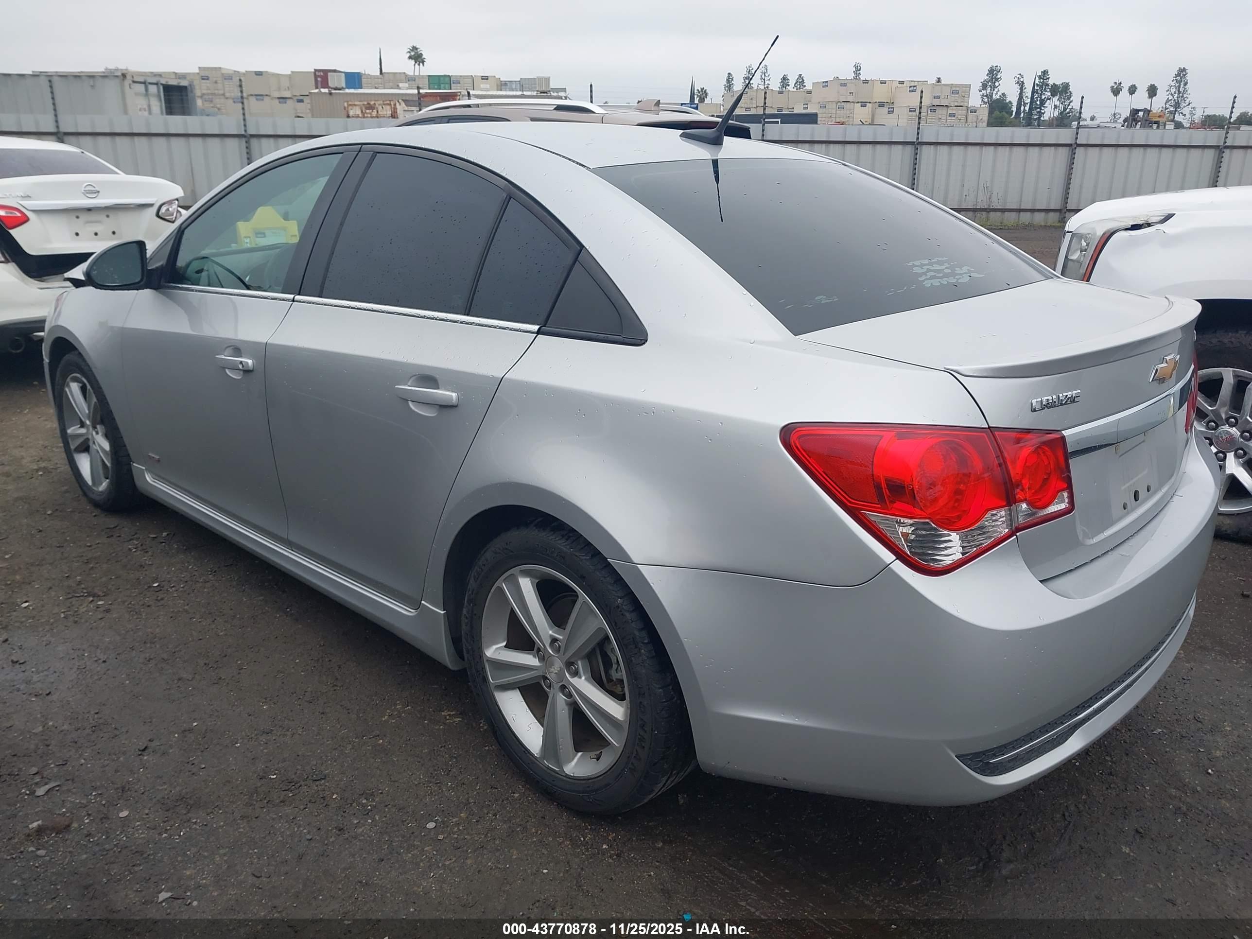 CHEVROLET CRUZE image 3