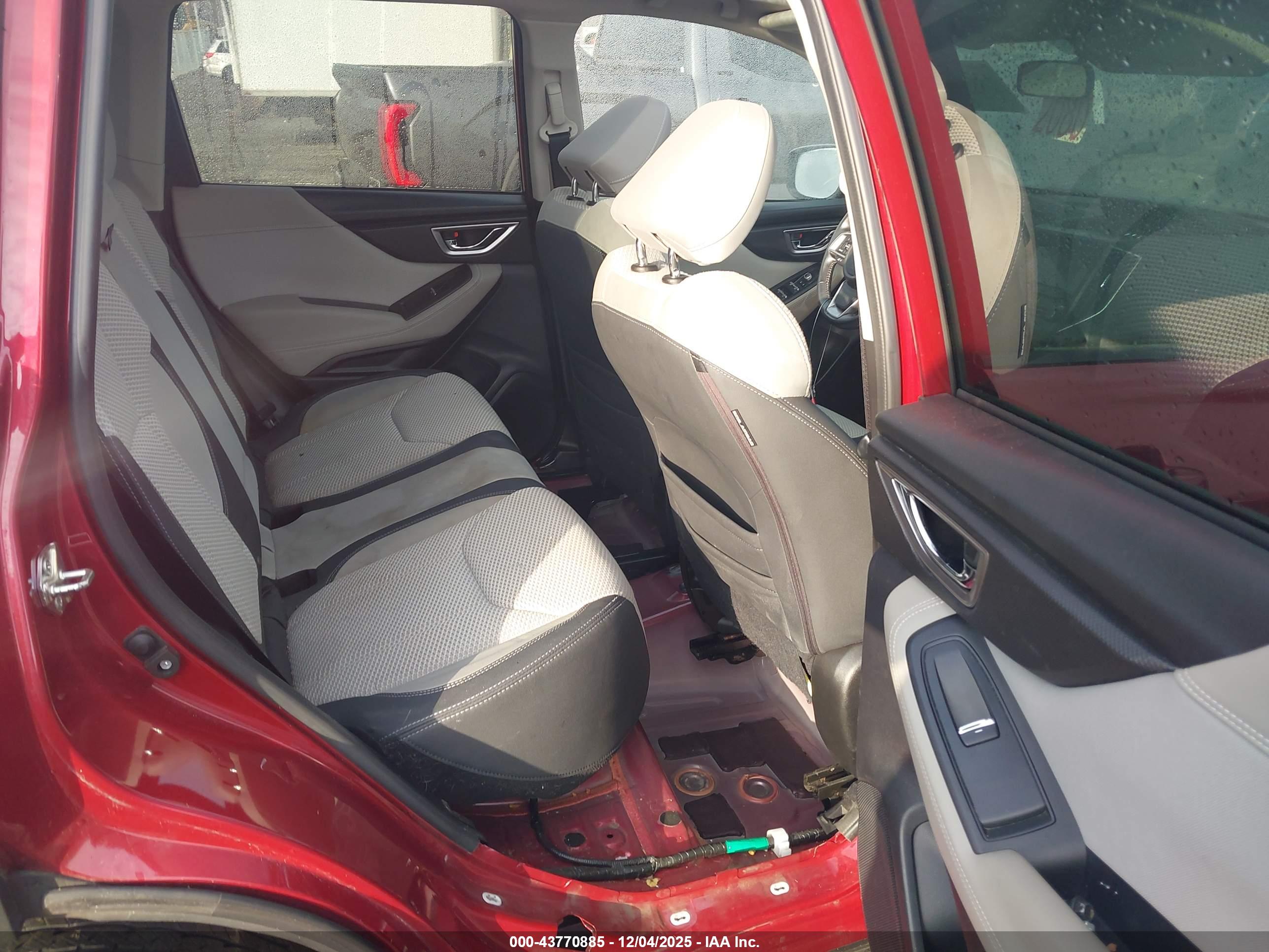 SUBARU FORESTER image 8