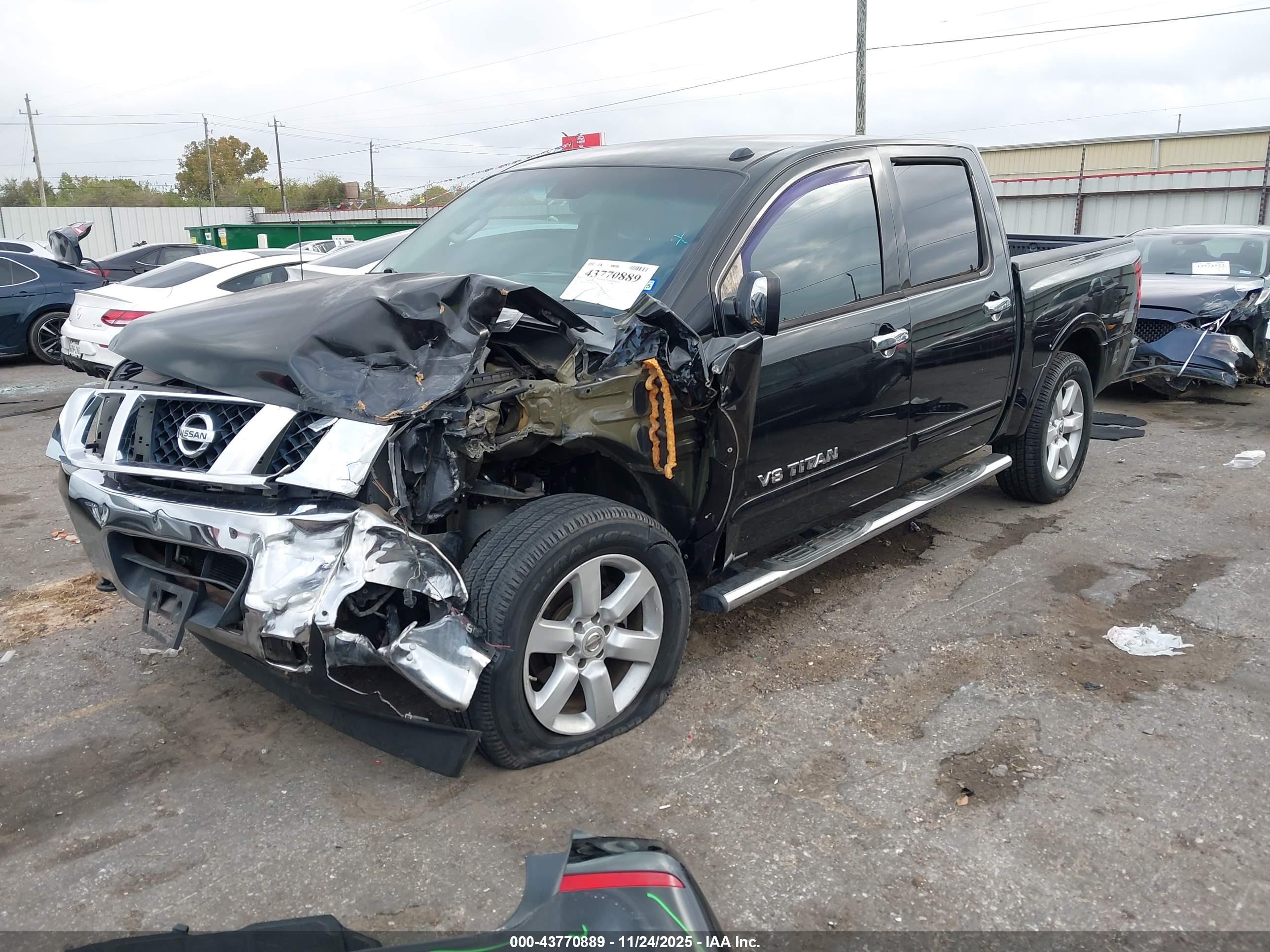 NISSAN TITAN image 2