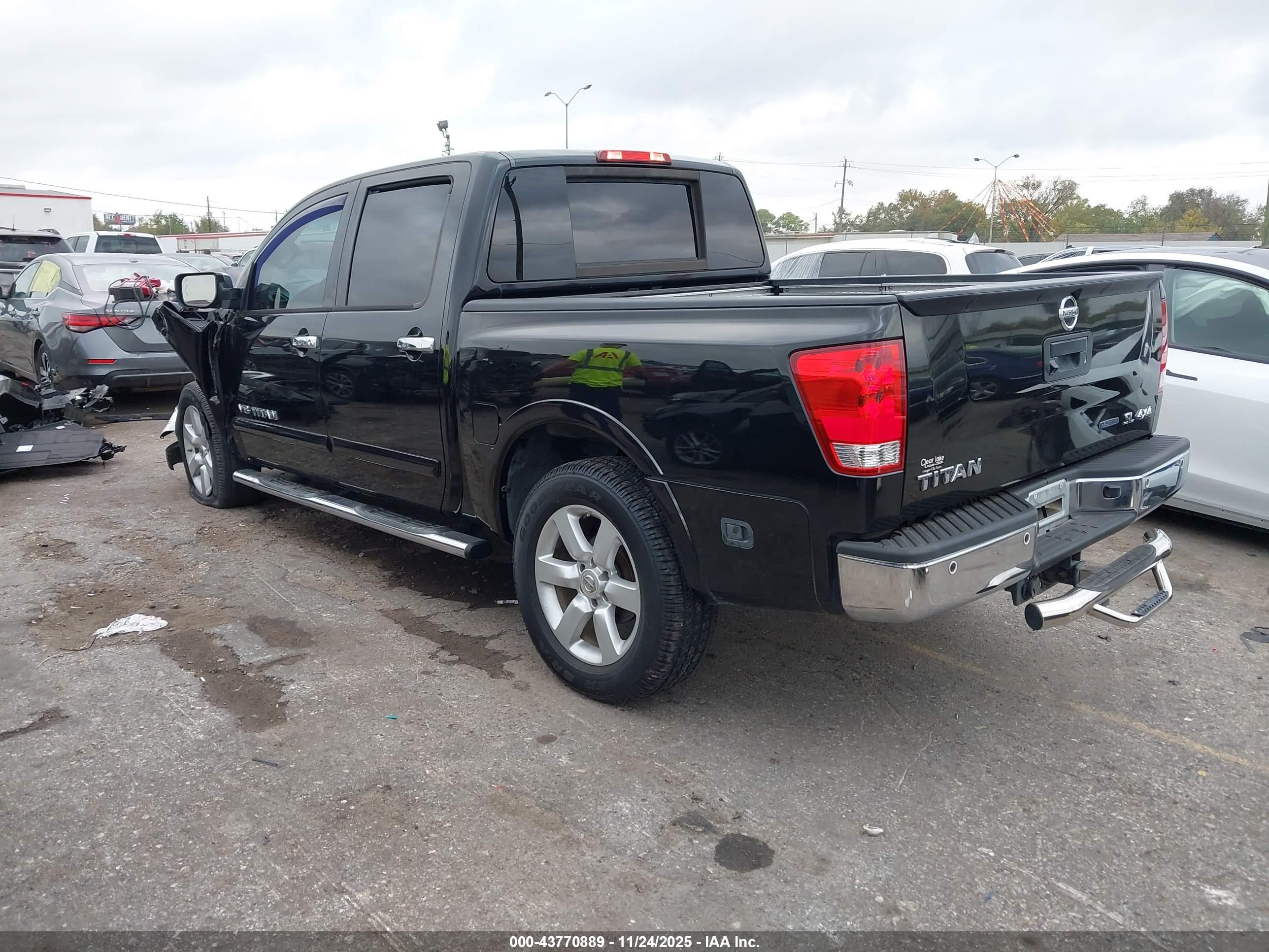 NISSAN TITAN image 3