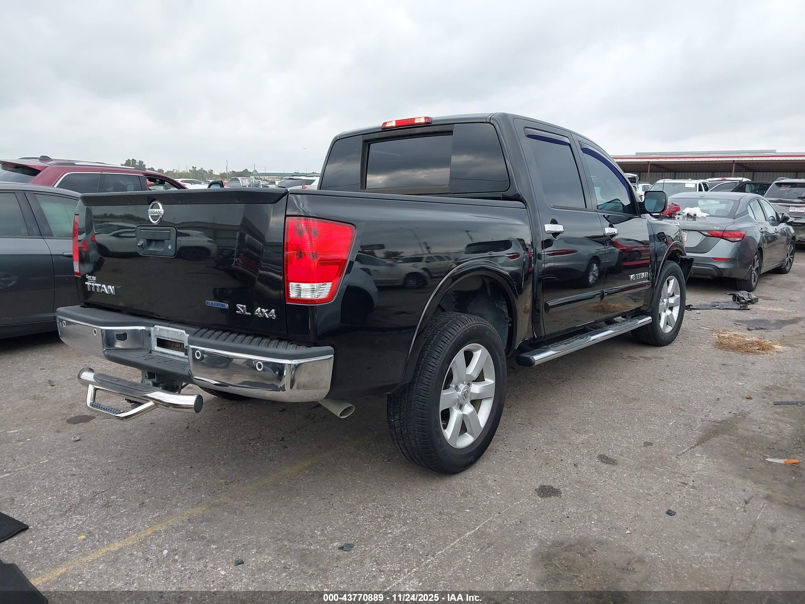 NISSAN TITAN image 4