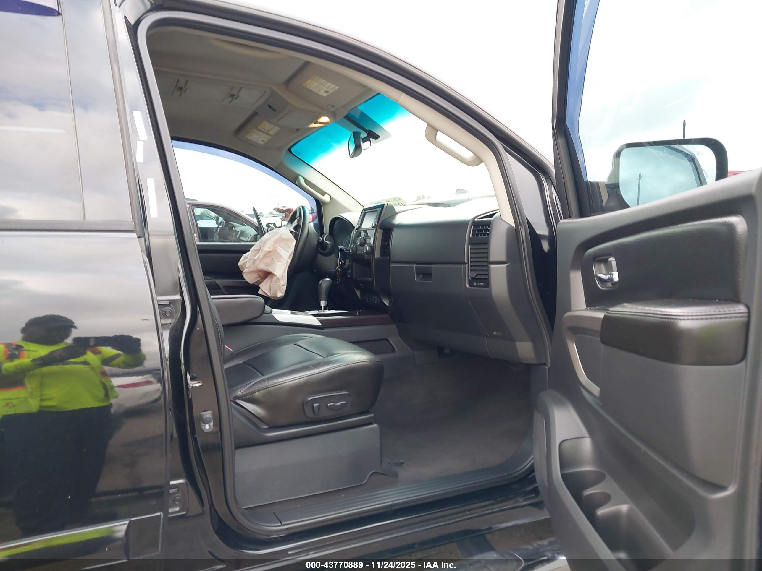 NISSAN TITAN image 5