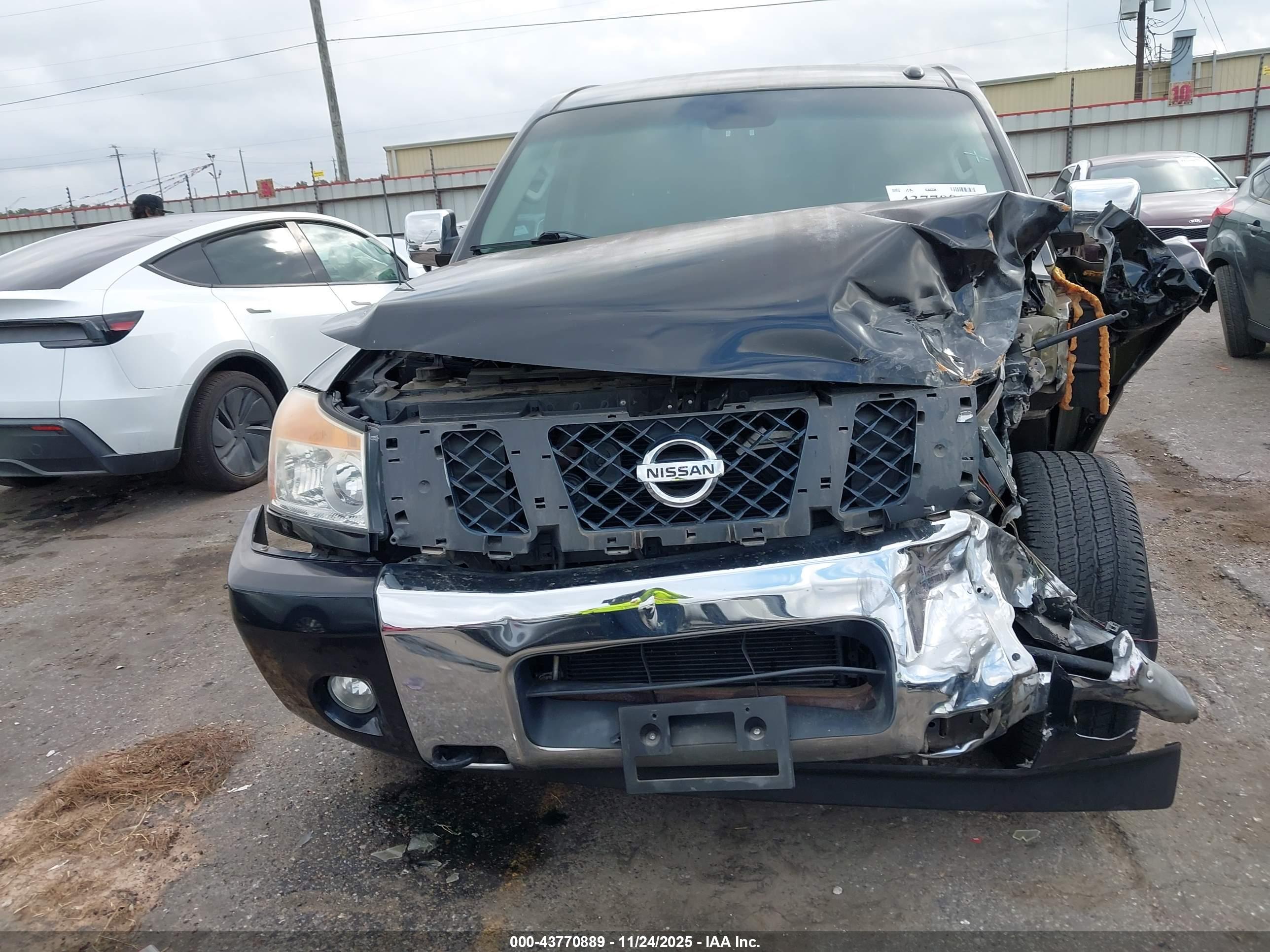 NISSAN TITAN image 6