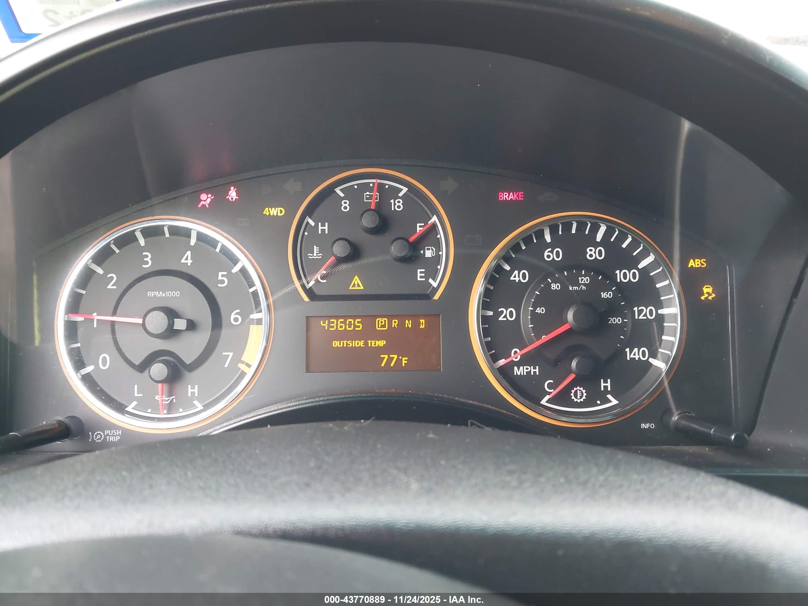 NISSAN TITAN image 7