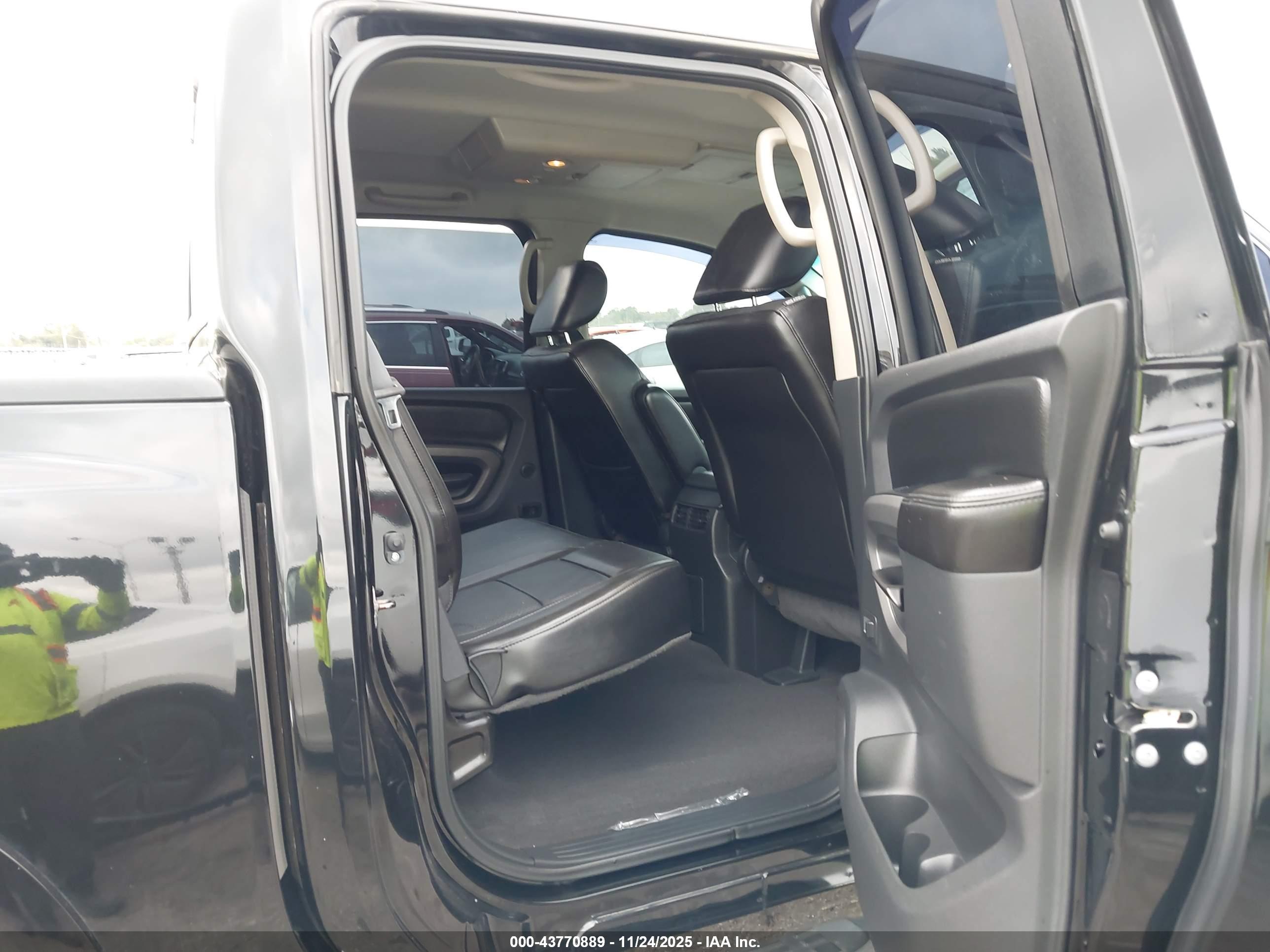 NISSAN TITAN image 8