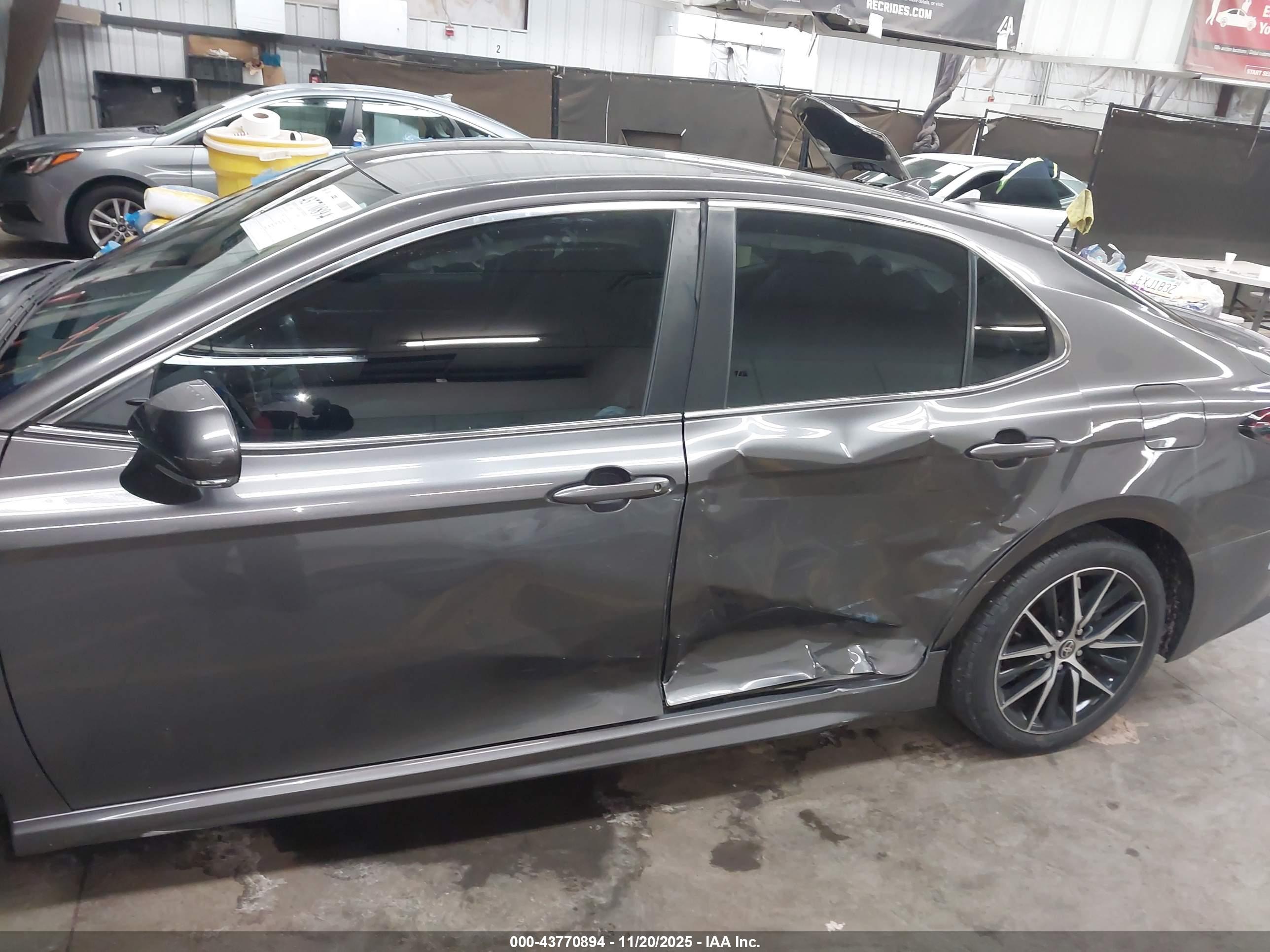 TOYOTA CAMRY image 6