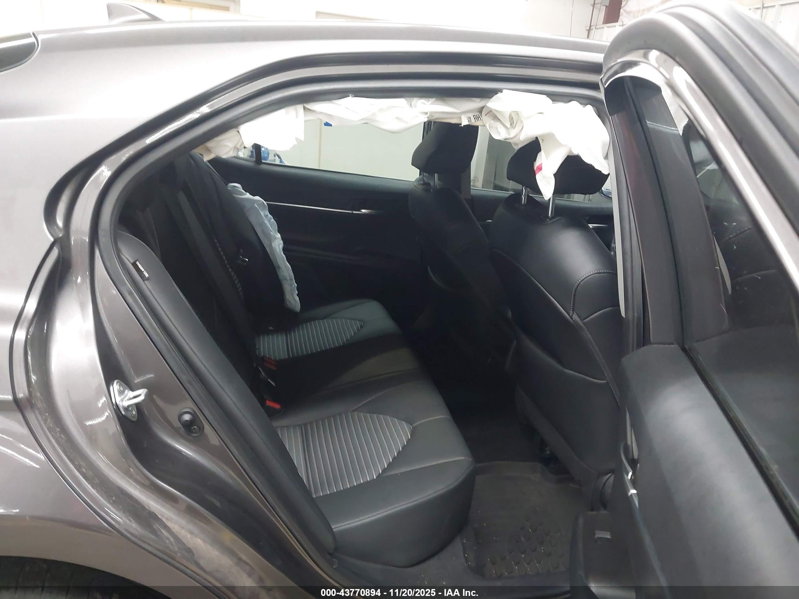 TOYOTA CAMRY image 8