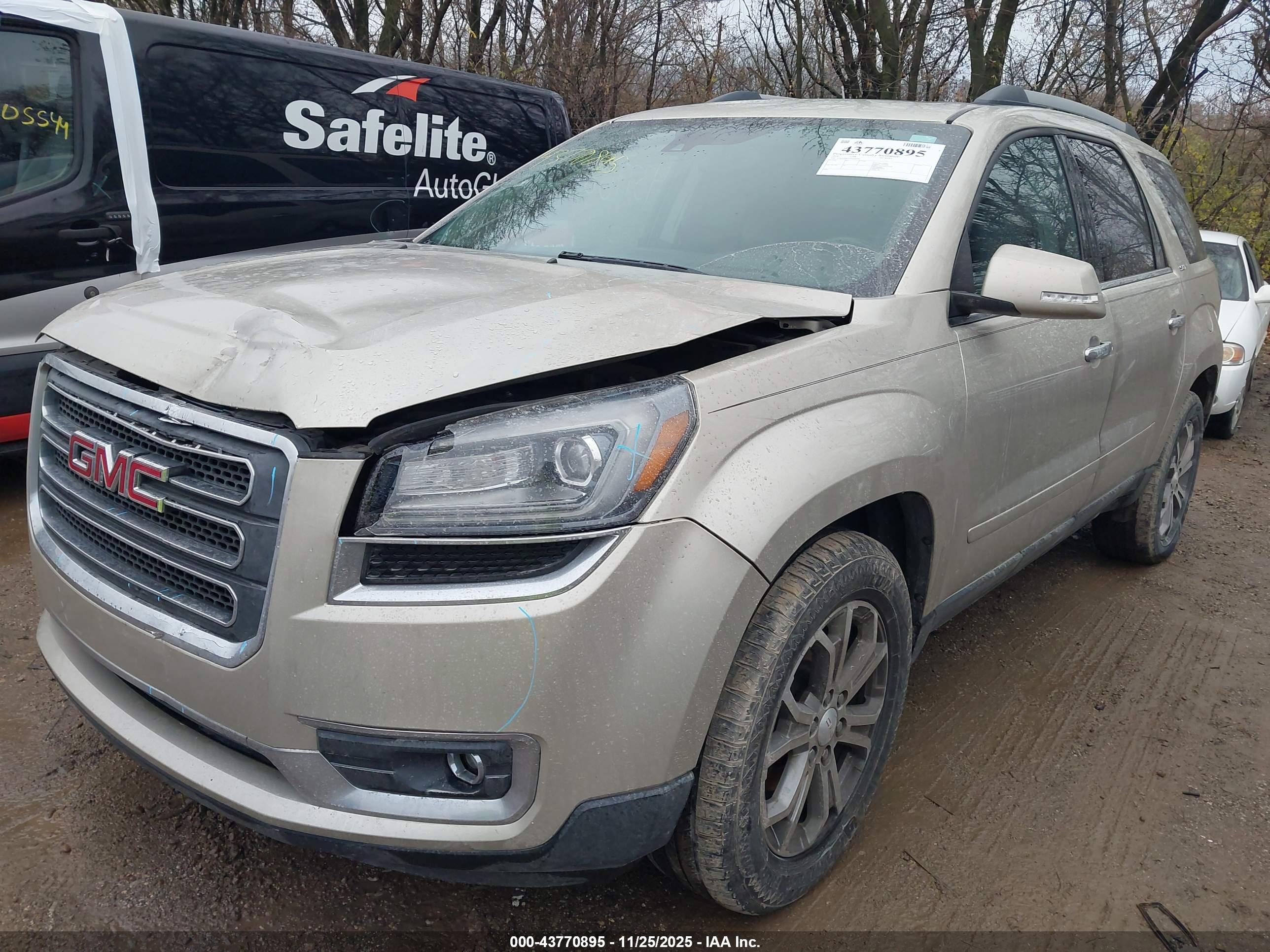 GMC ACADIA image 2