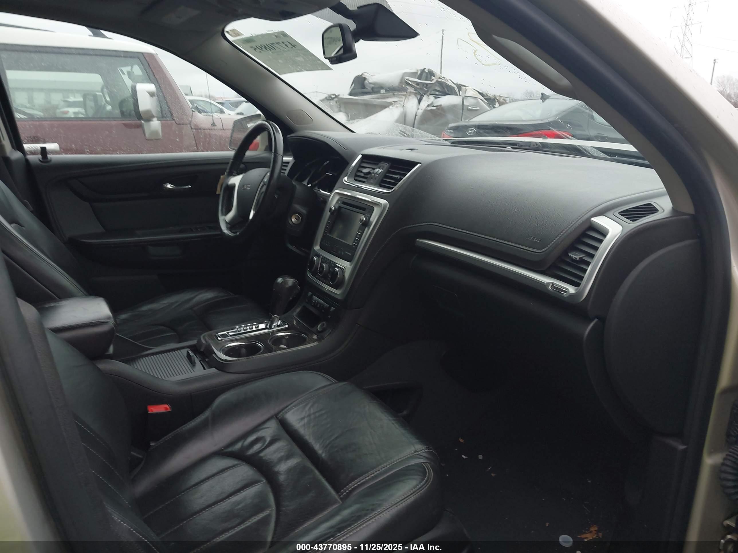 GMC ACADIA image 5