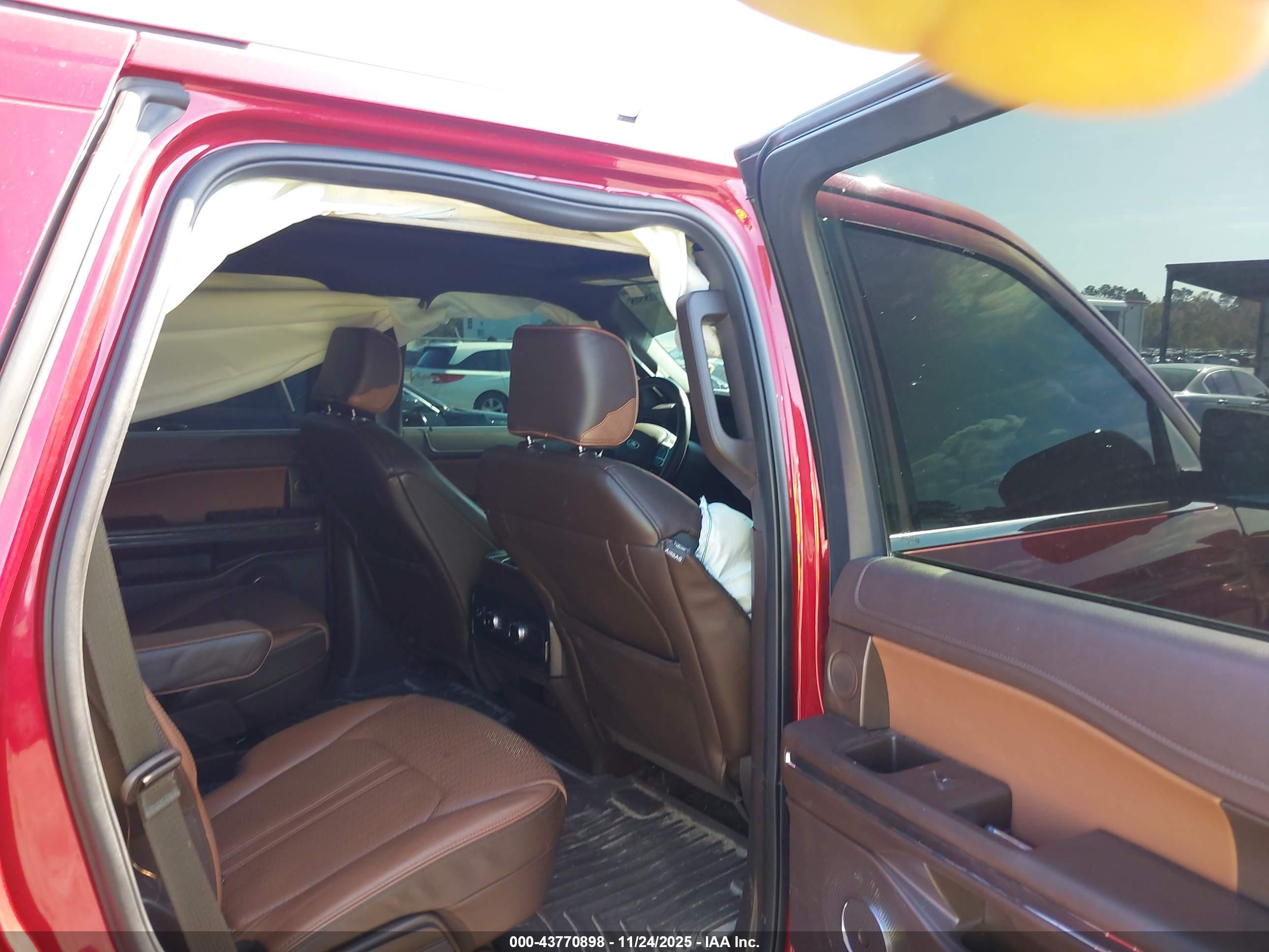 FORD EXPEDITION image 8