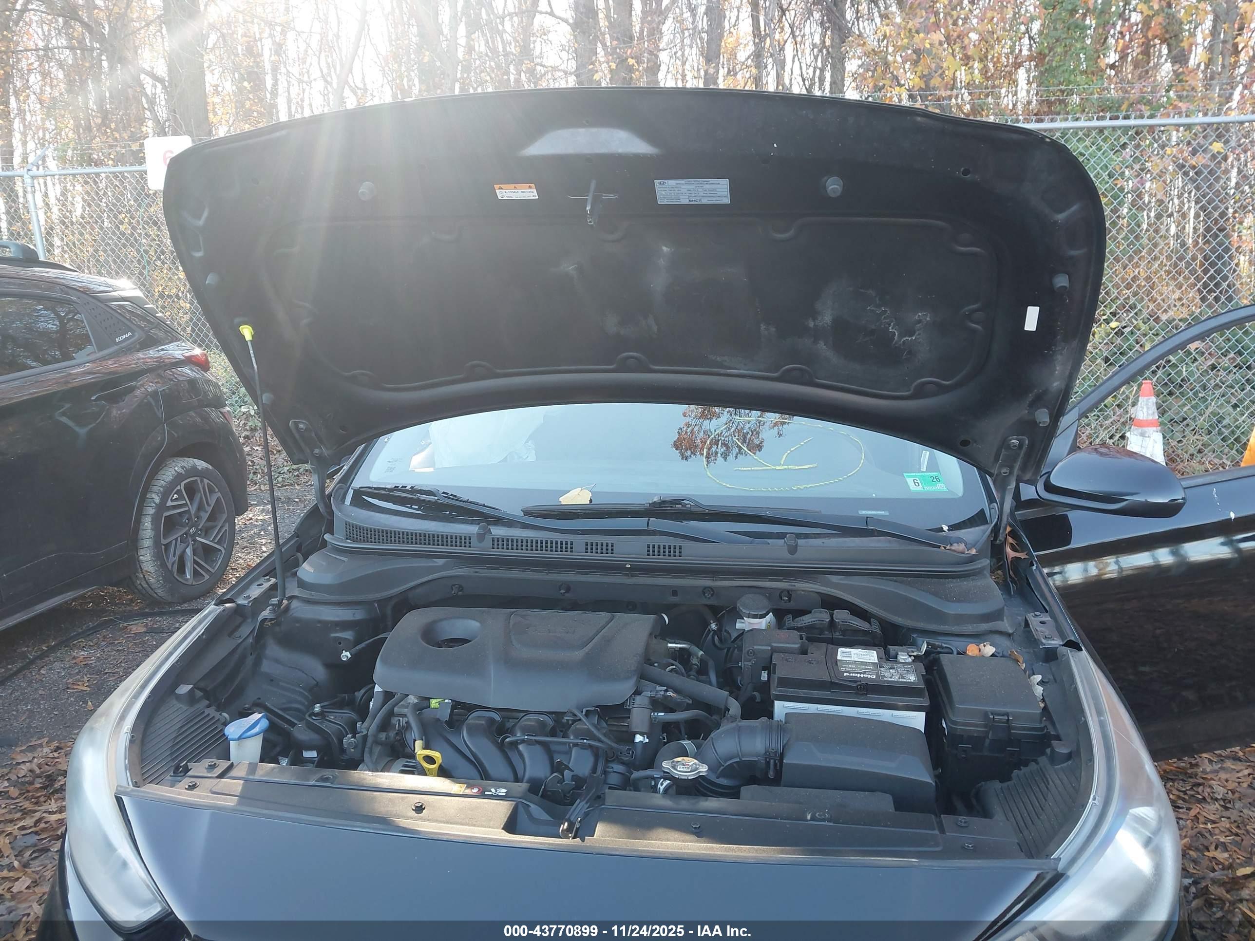 HYUNDAI ACCENT image 10