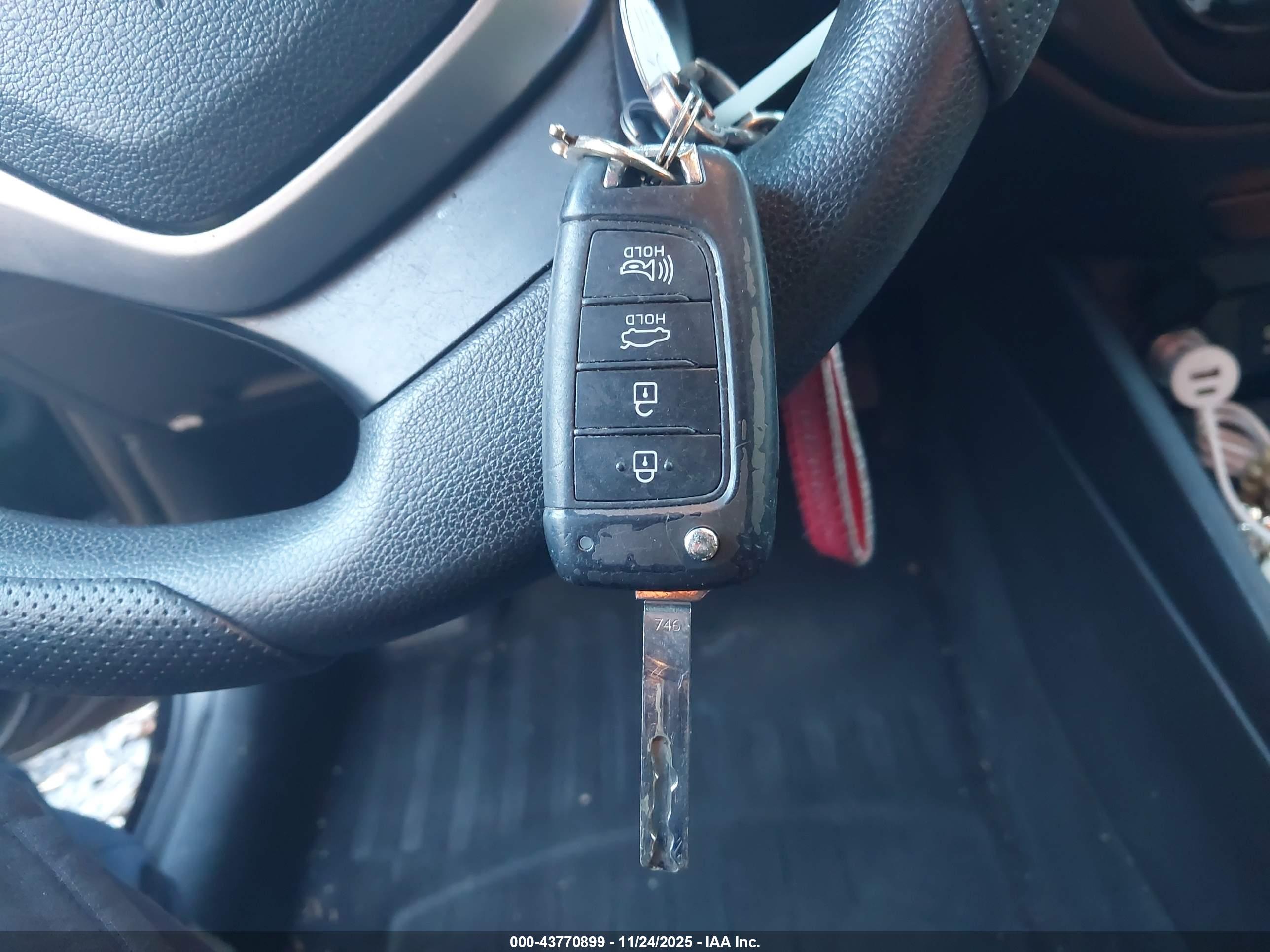 HYUNDAI ACCENT image 11