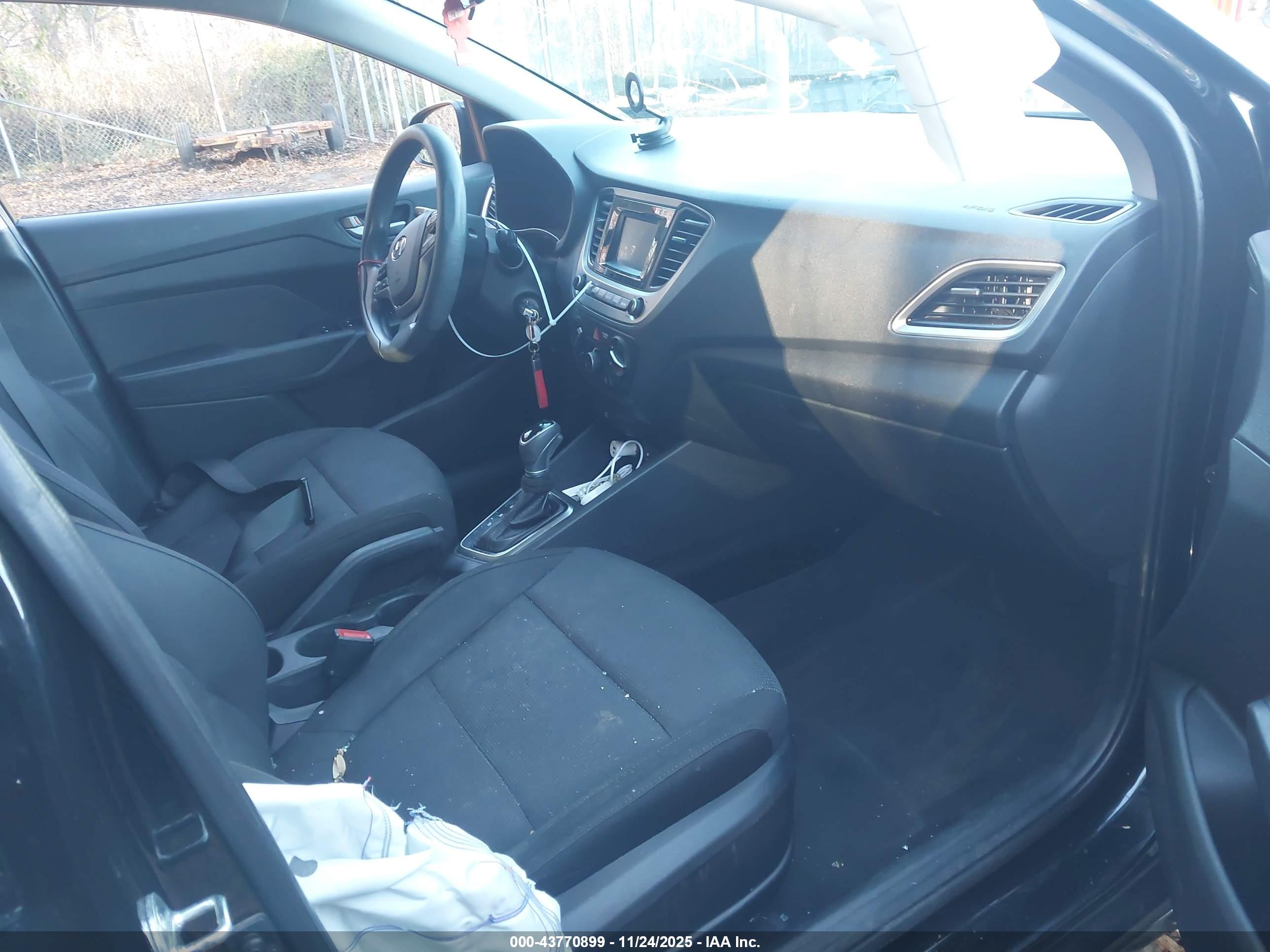 HYUNDAI ACCENT image 5