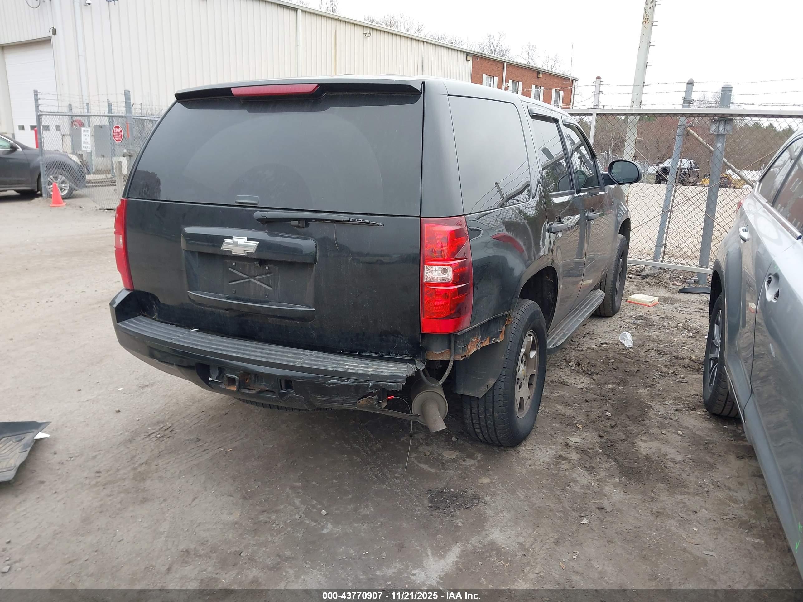 CHEVROLET TAHOE image 4