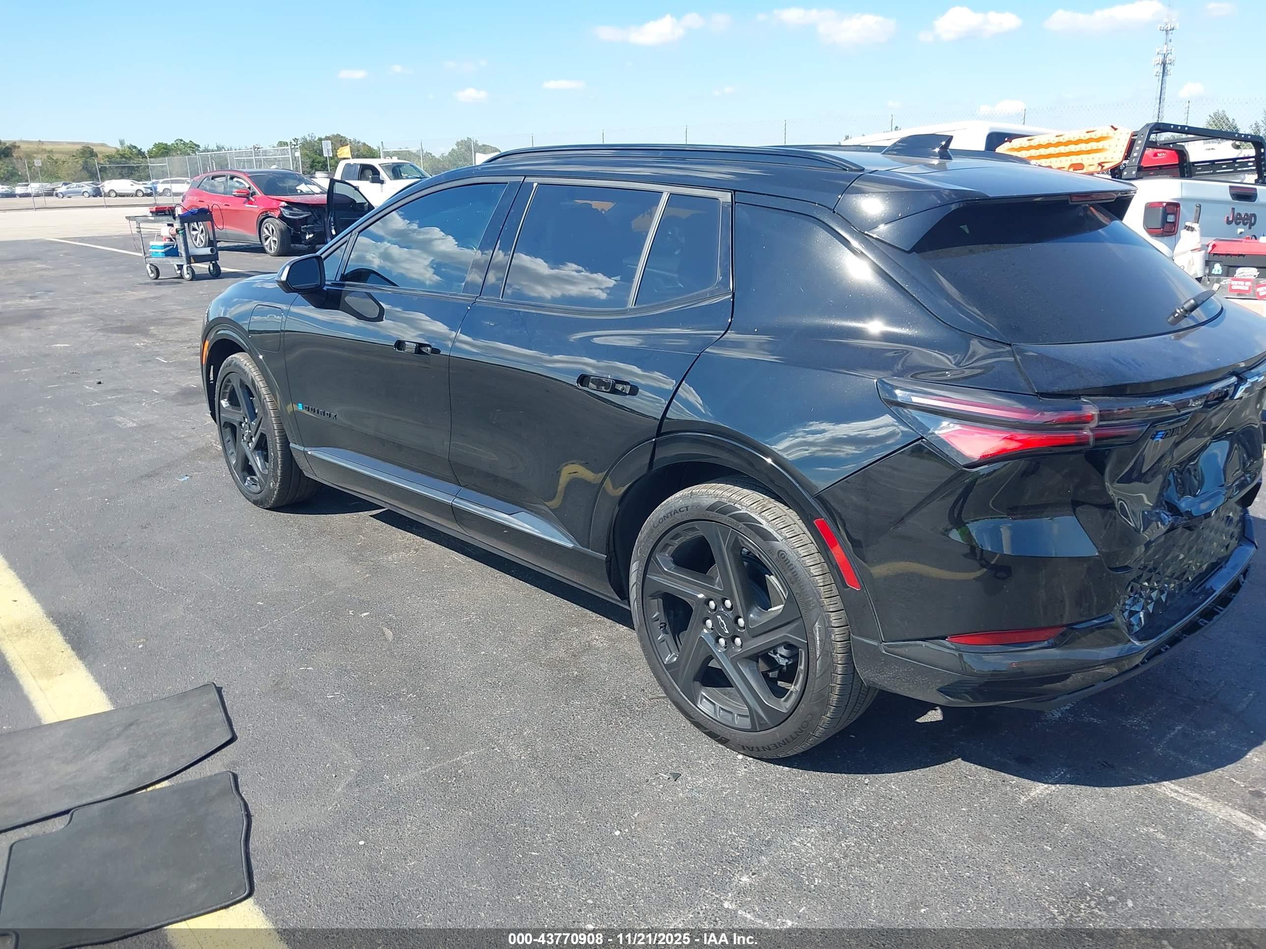 CHEVROLET EQUINOX image 3