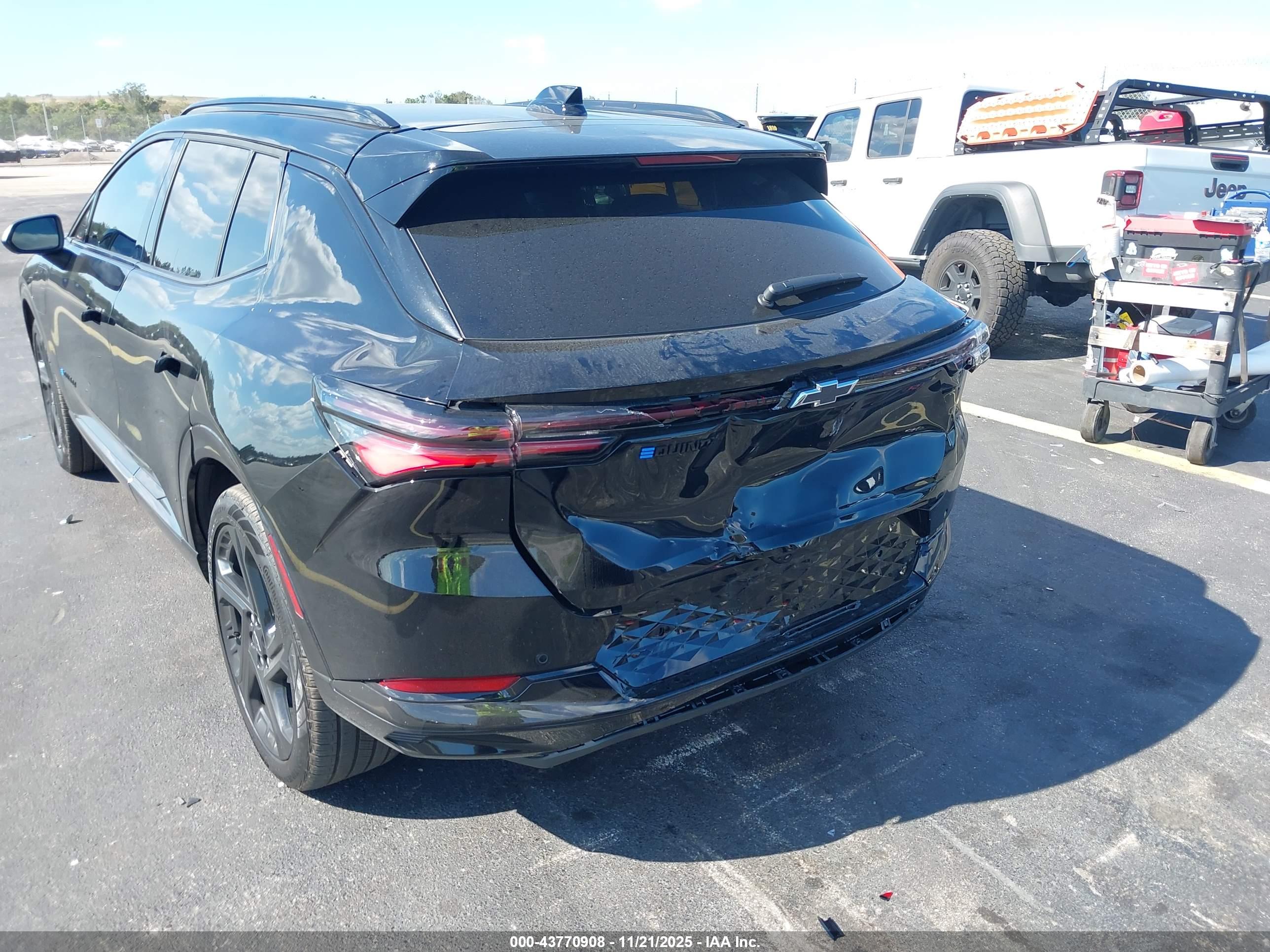 CHEVROLET EQUINOX image 6
