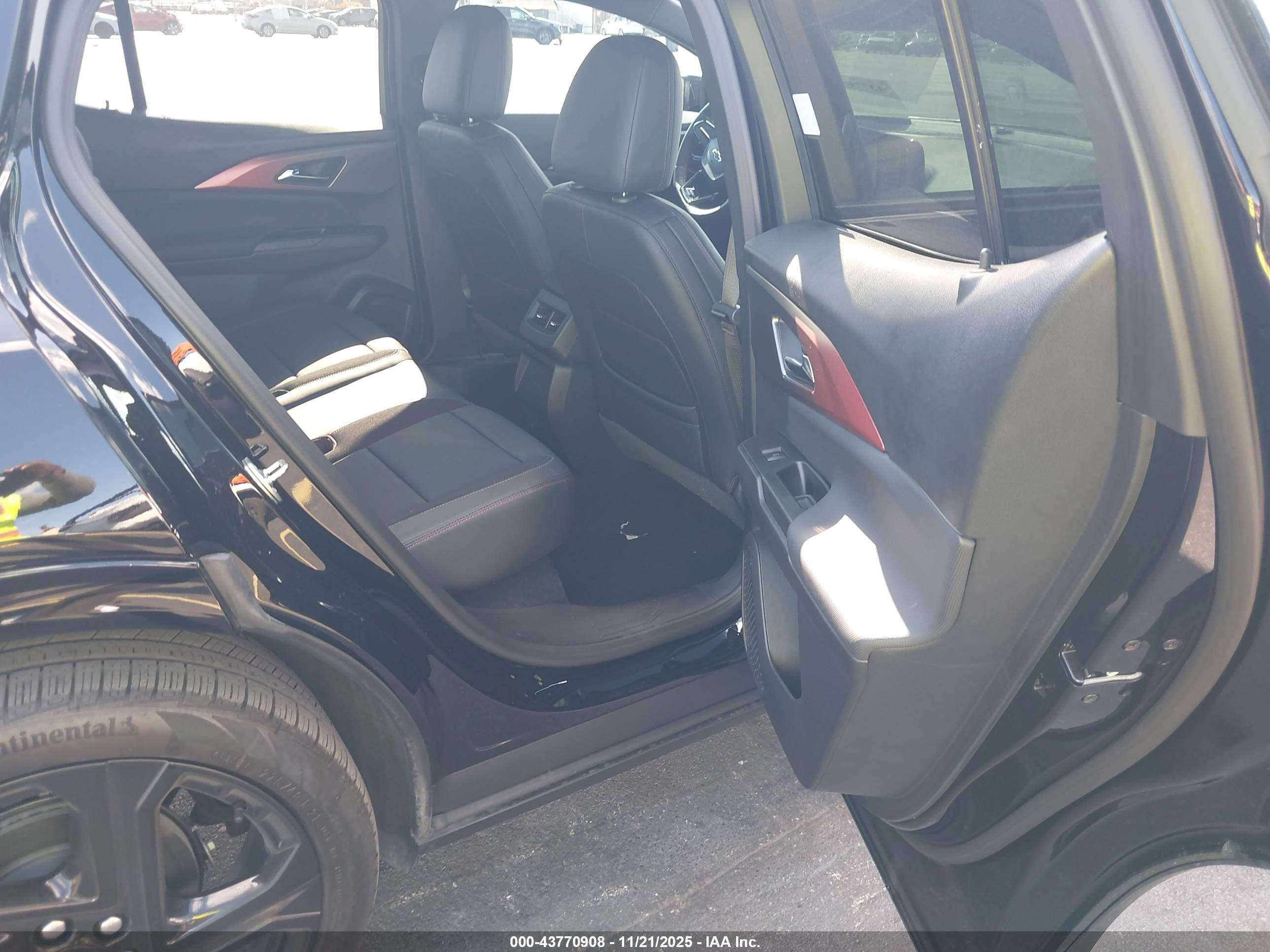 CHEVROLET EQUINOX image 8