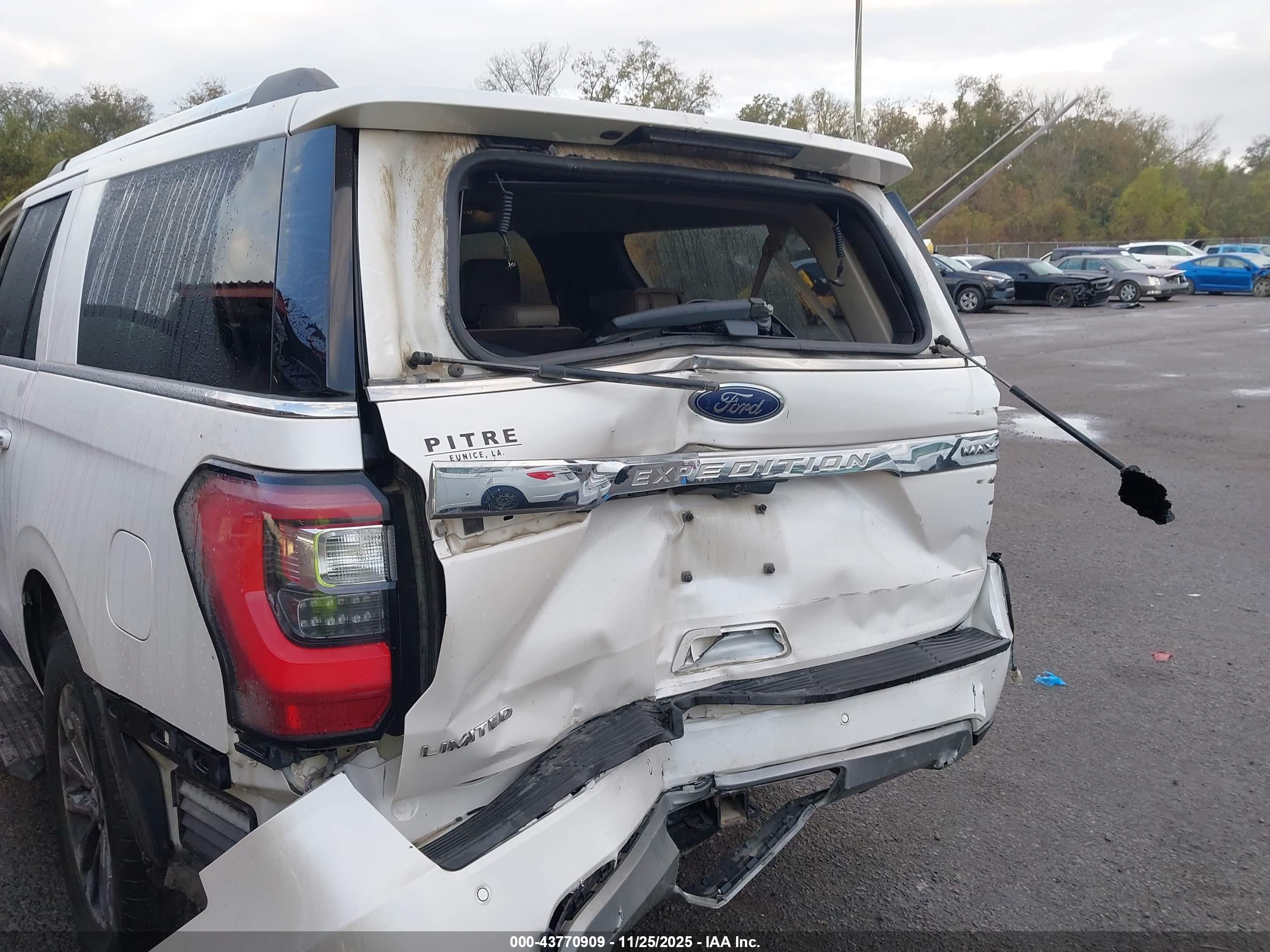 FORD EXPEDITION image 6