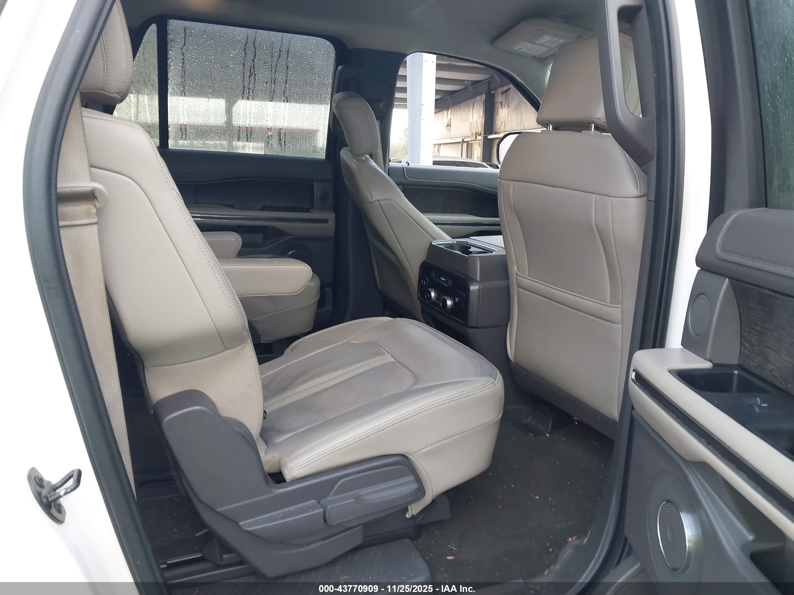 FORD EXPEDITION image 8