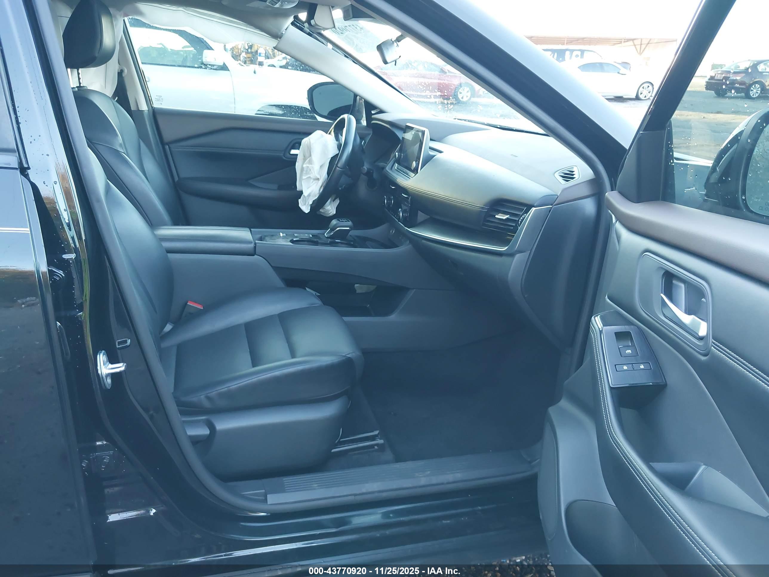 NISSAN ROGUE image 5