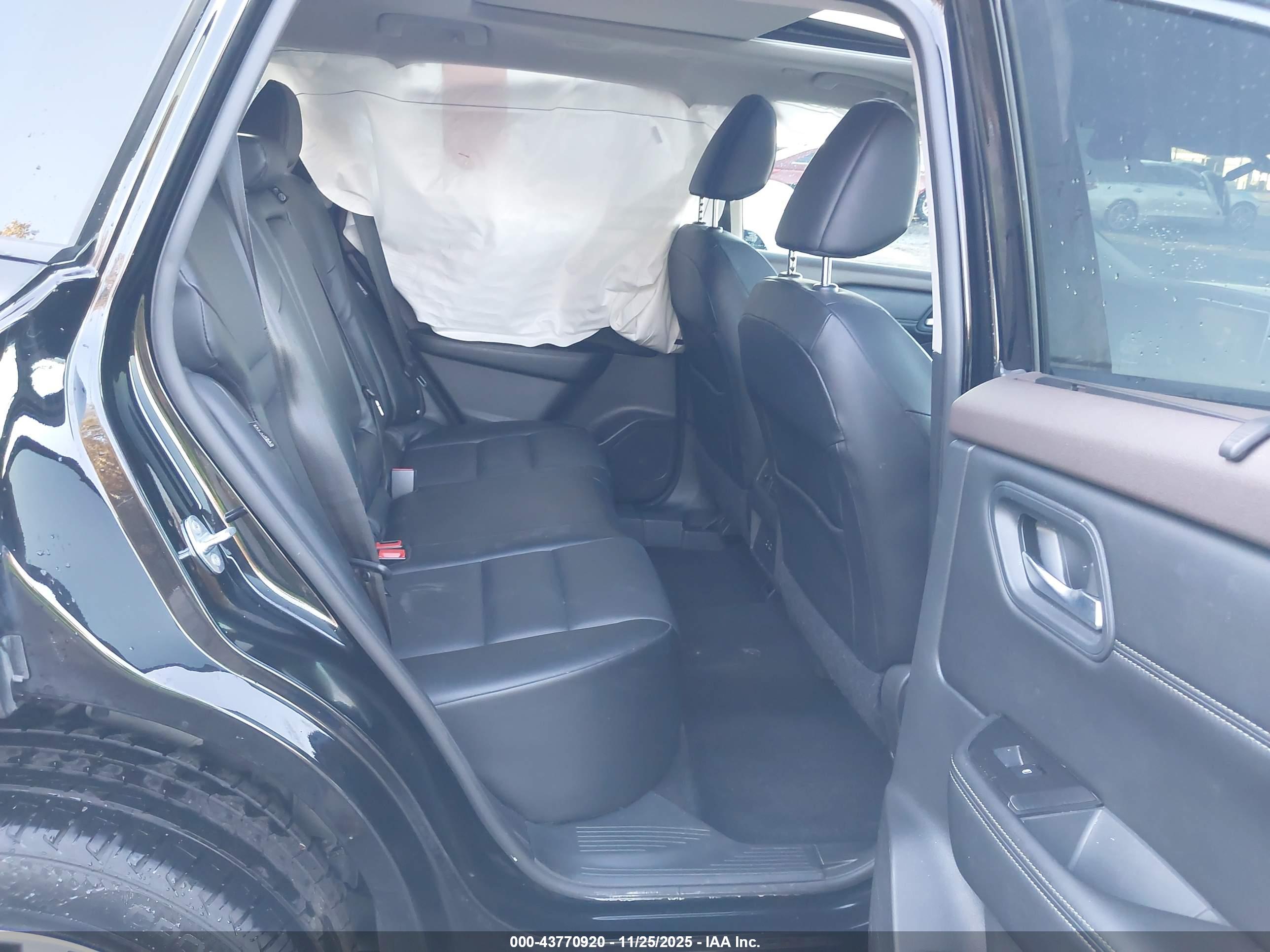 NISSAN ROGUE image 8