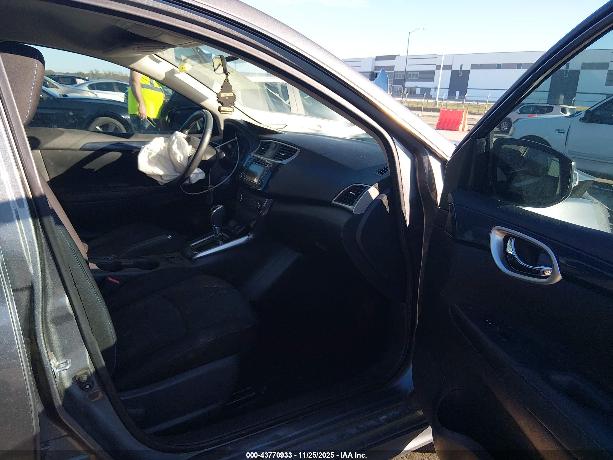 NISSAN SENTRA image 5