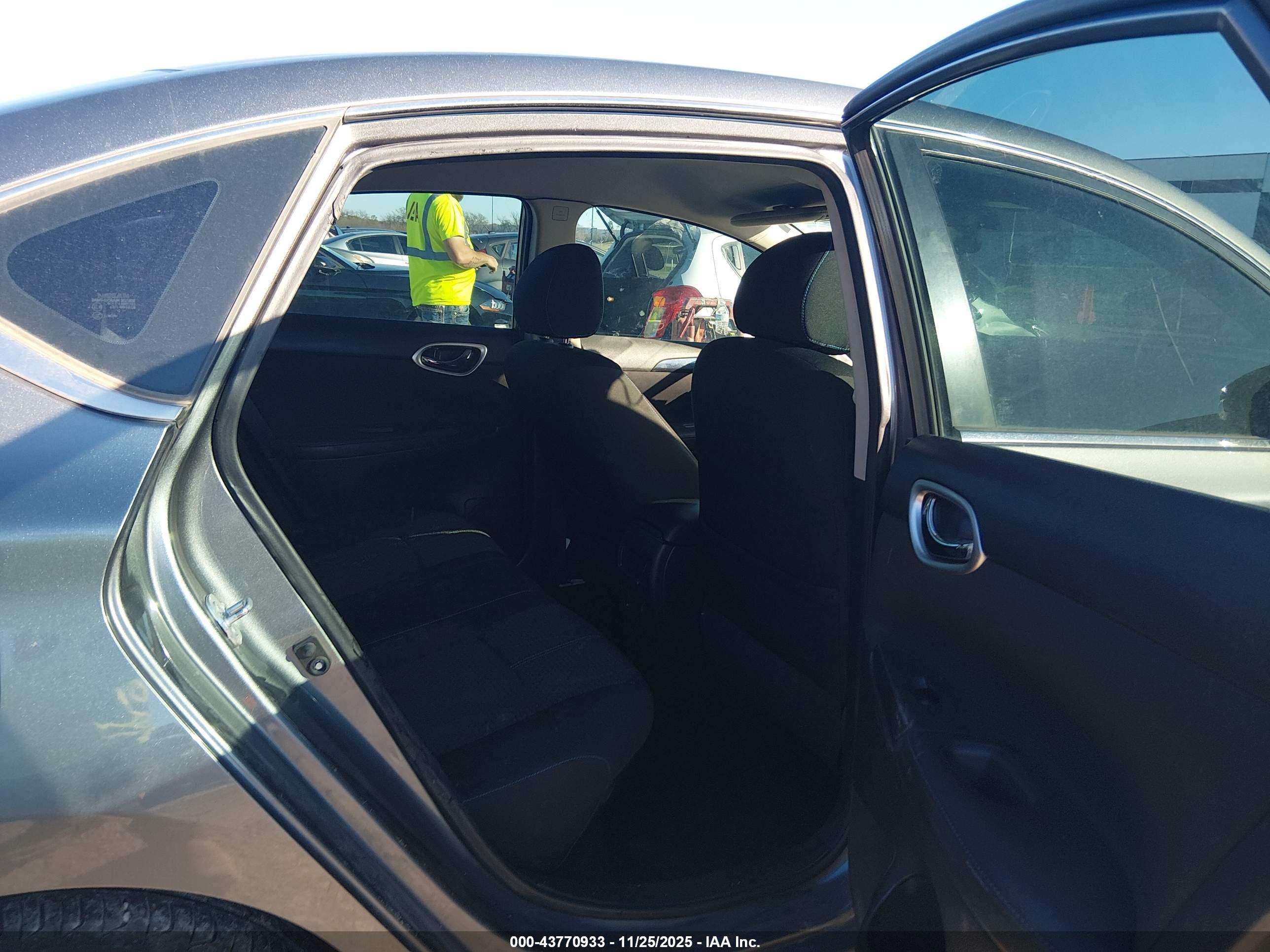 NISSAN SENTRA image 8