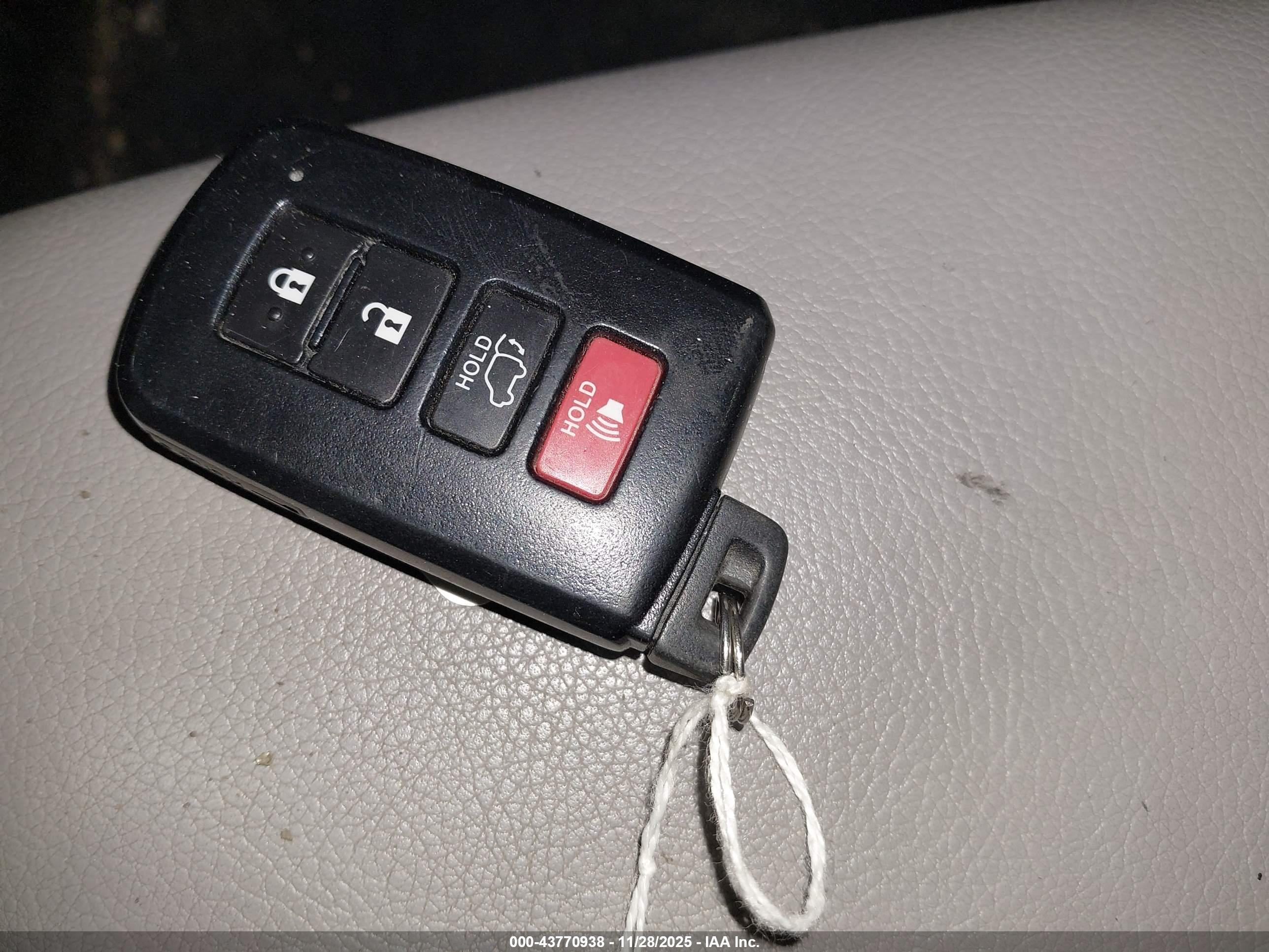 TOYOTA RAV4 image 11
