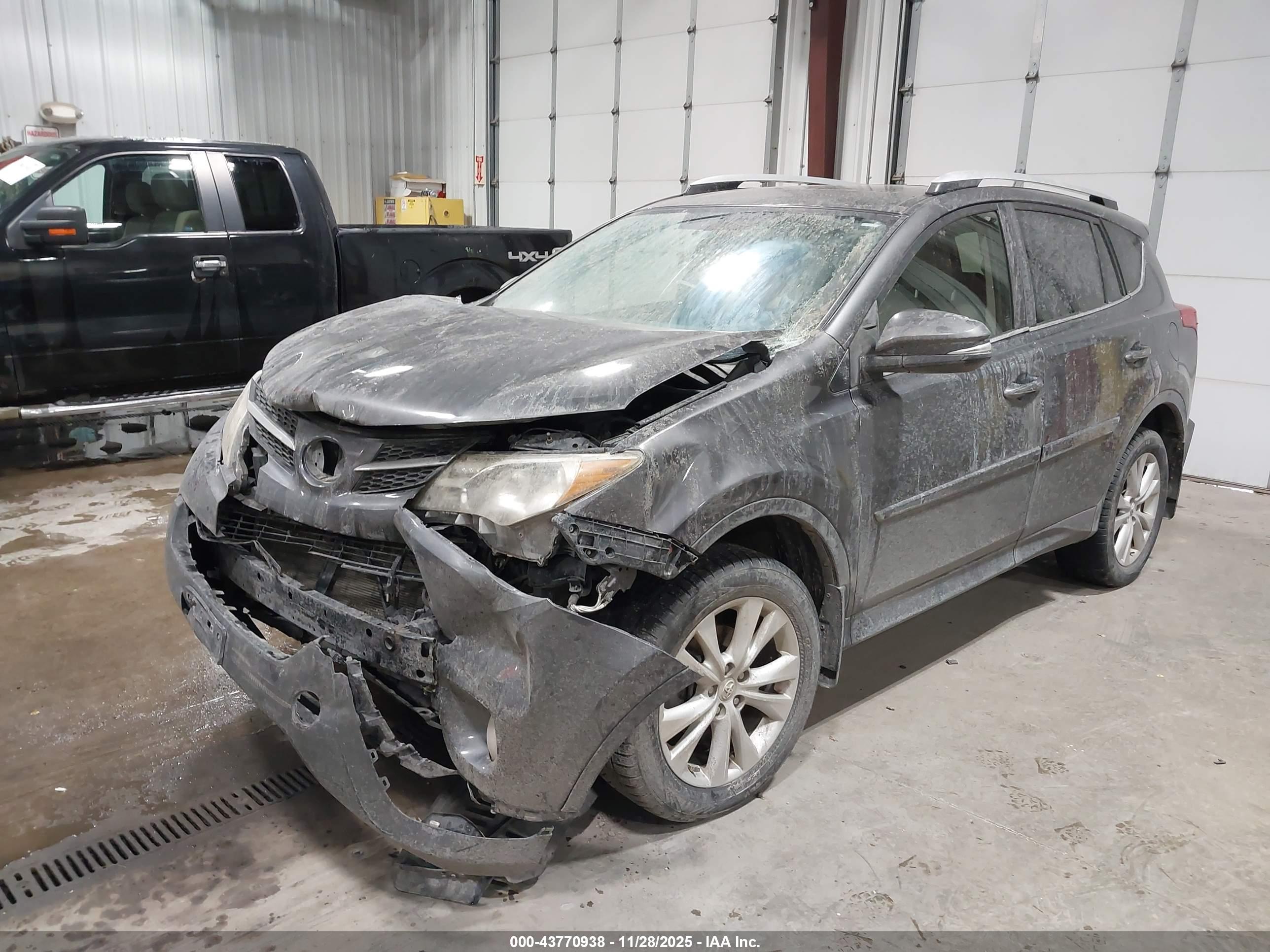 TOYOTA RAV4 image 2