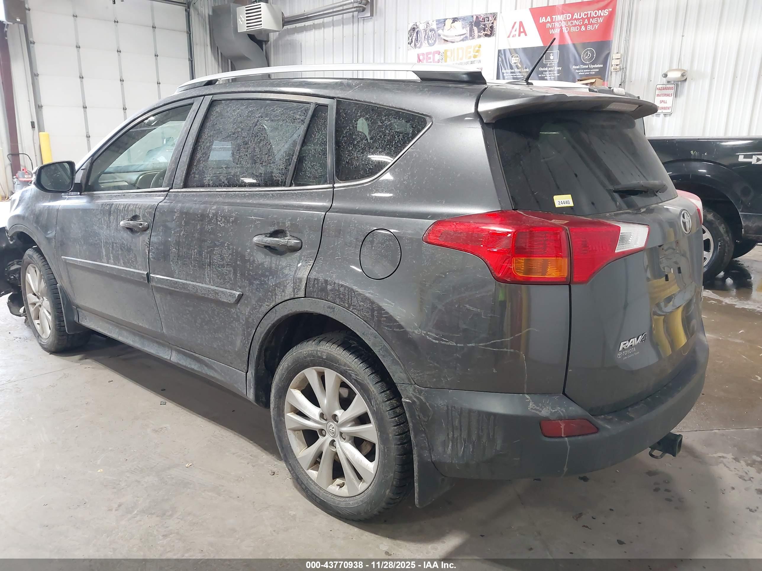 TOYOTA RAV4 image 3