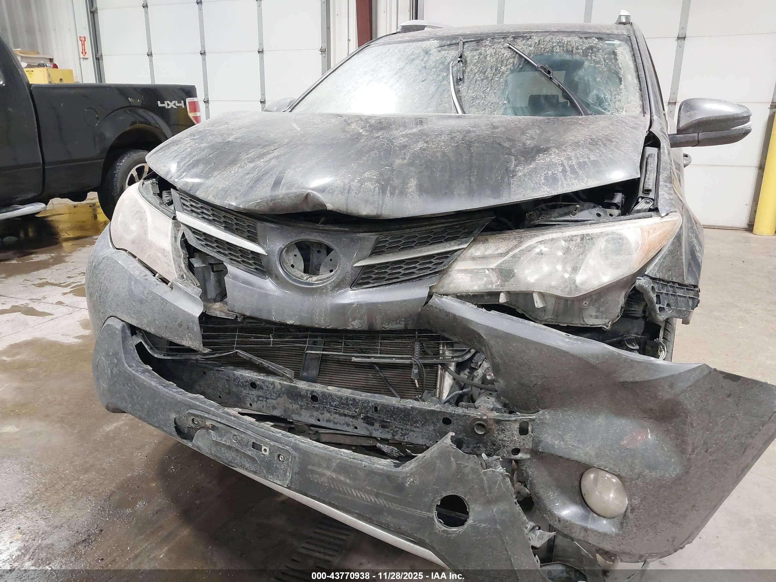 TOYOTA RAV4 image 6