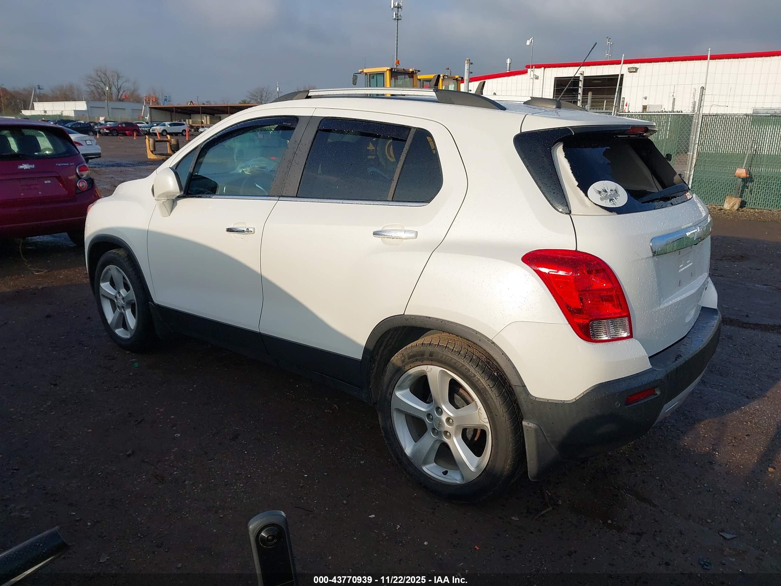 CHEVROLET TRAX image 3