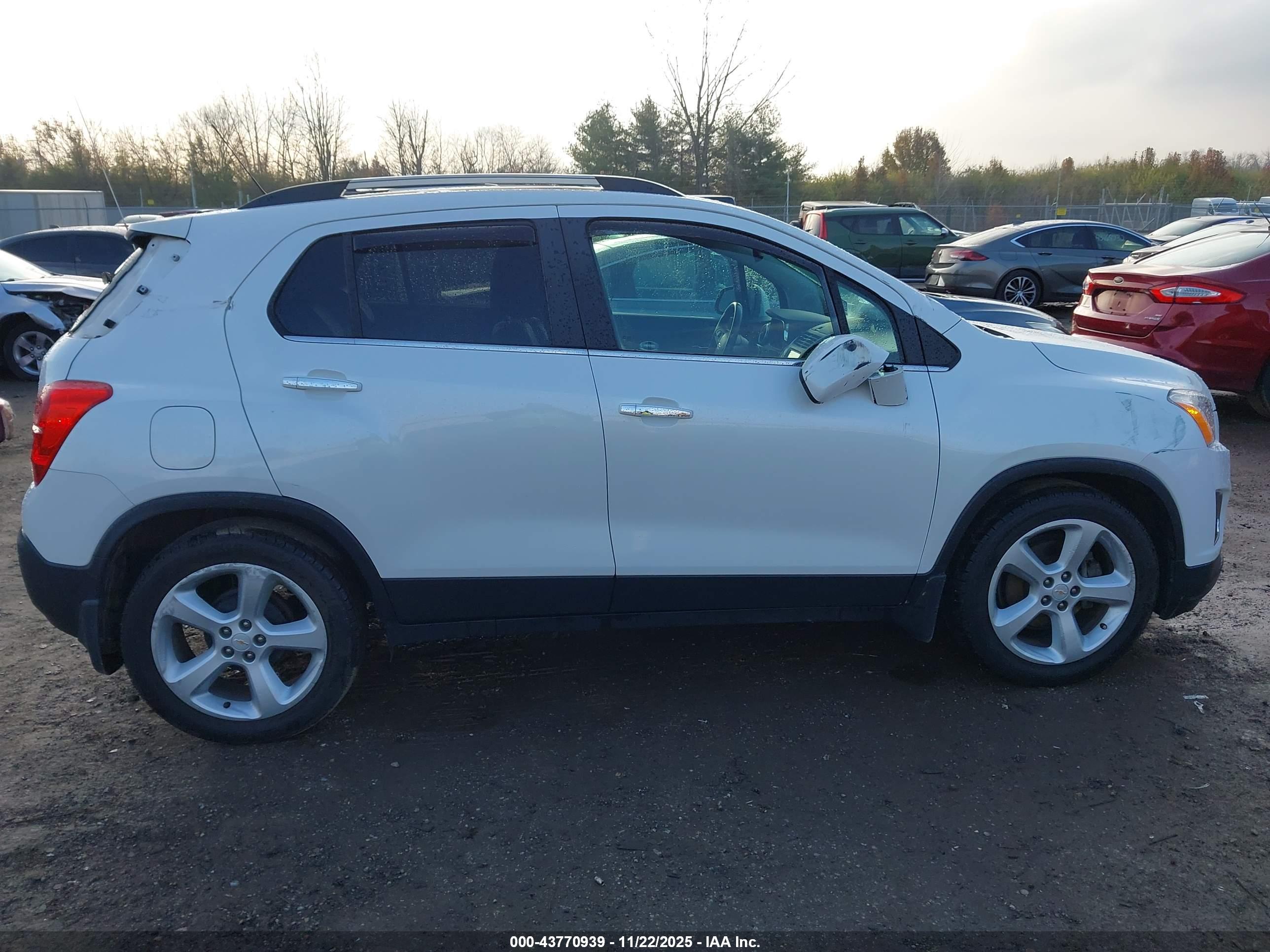 CHEVROLET TRAX image 6