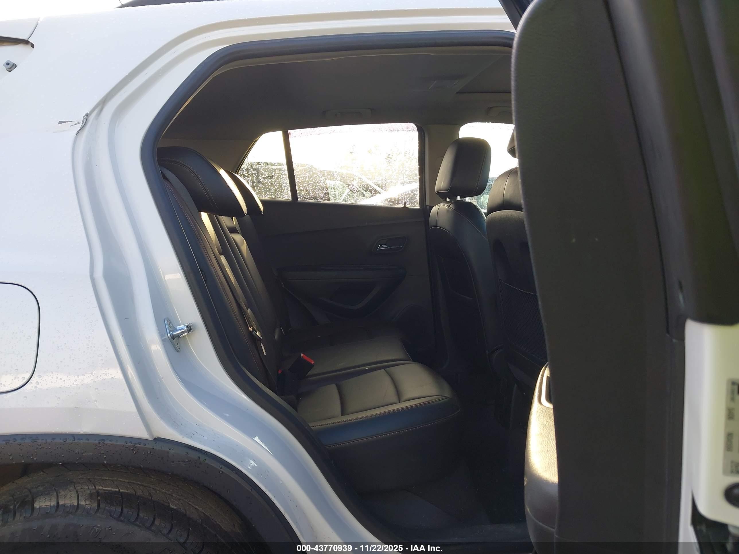 CHEVROLET TRAX image 8
