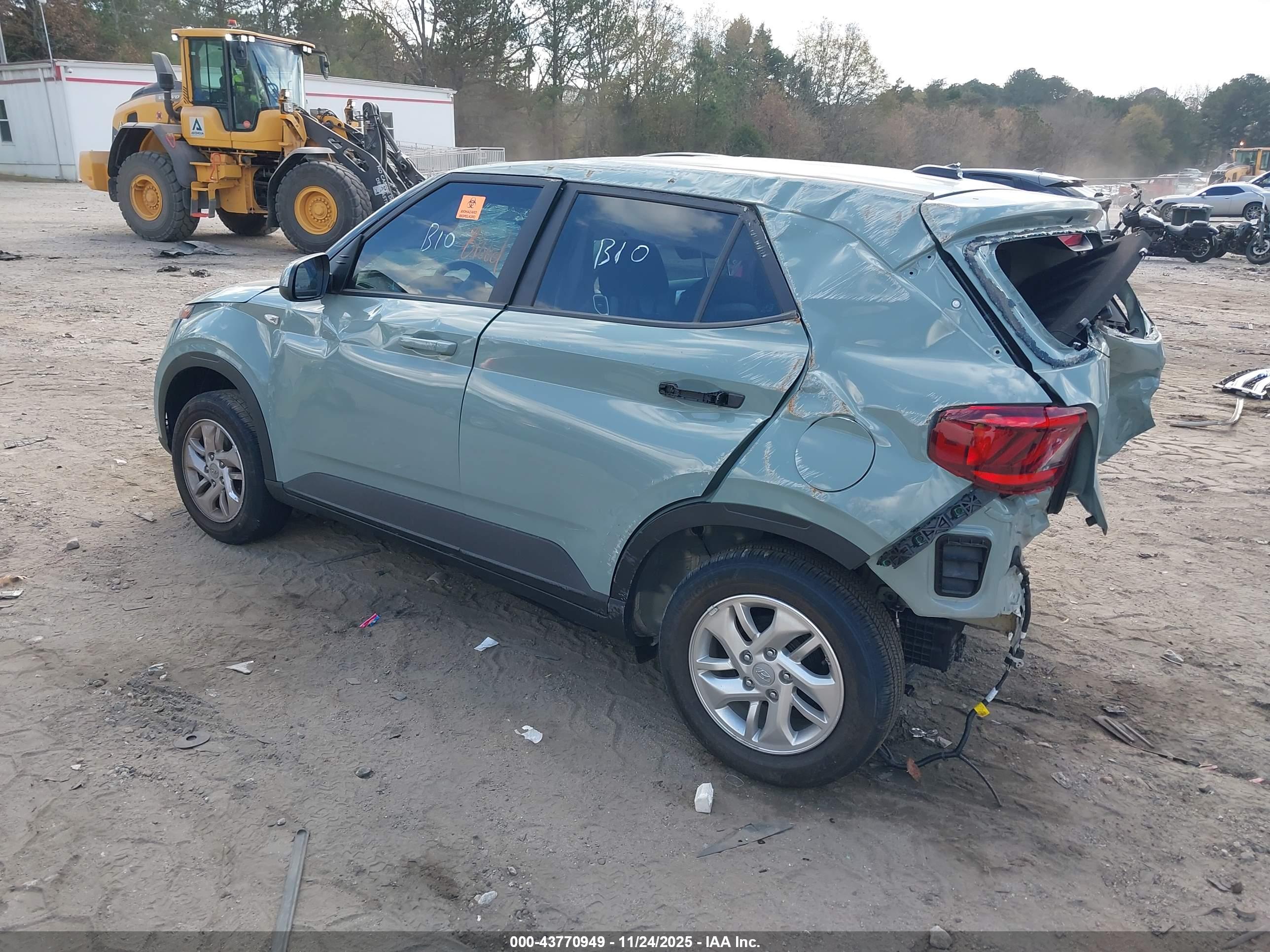 HYUNDAI VENUE image 3