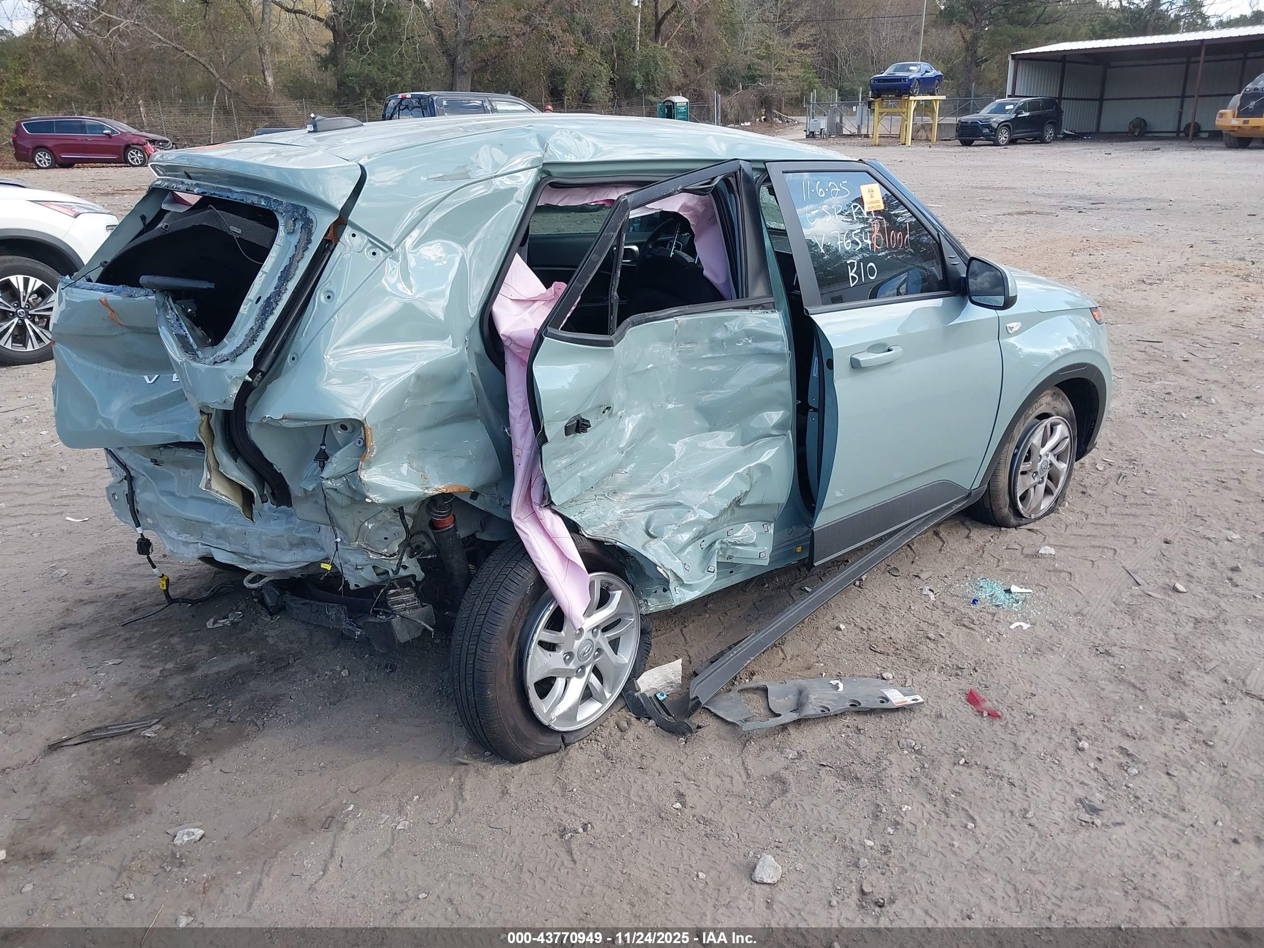HYUNDAI VENUE image 4