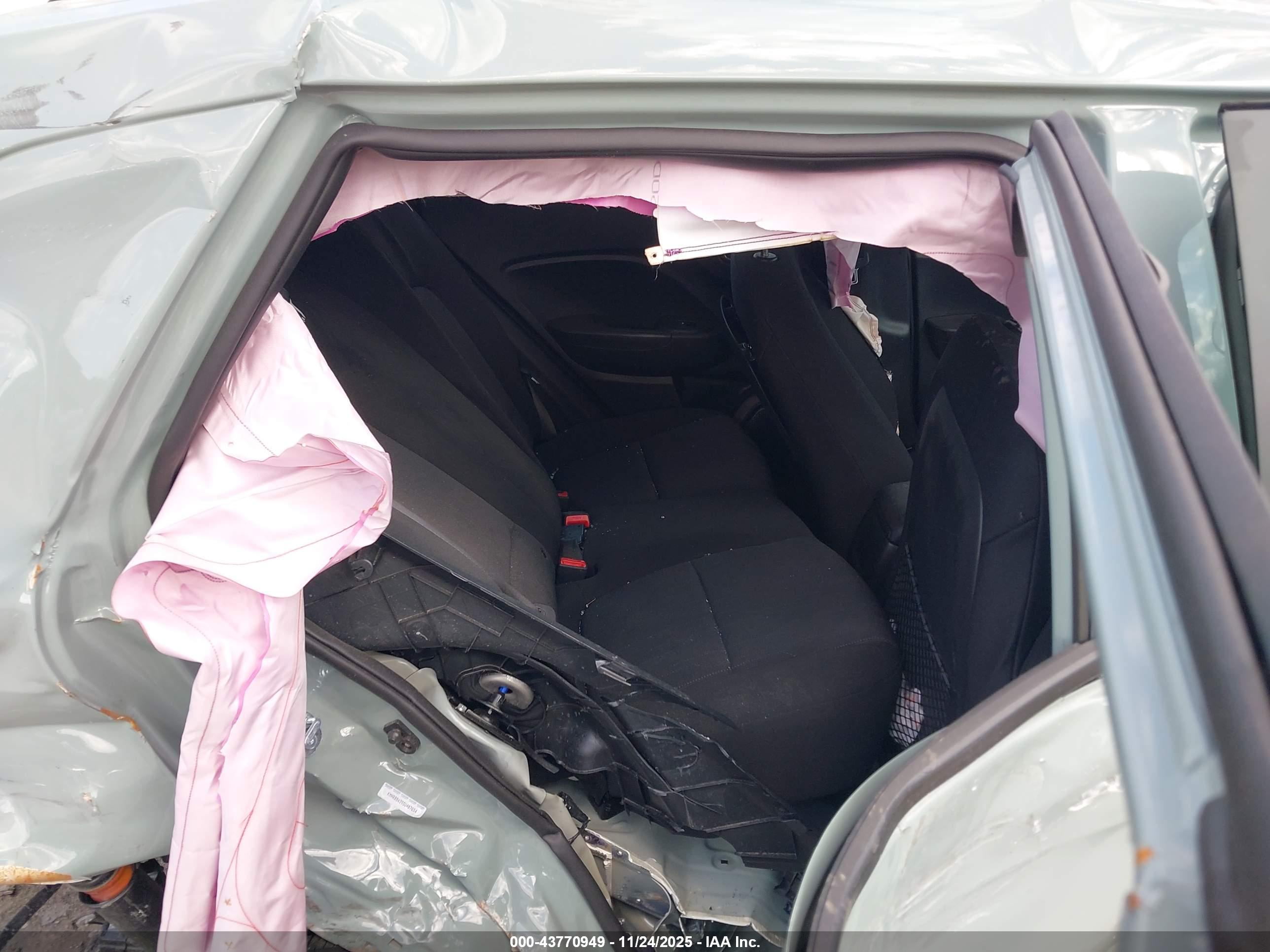 HYUNDAI VENUE image 8