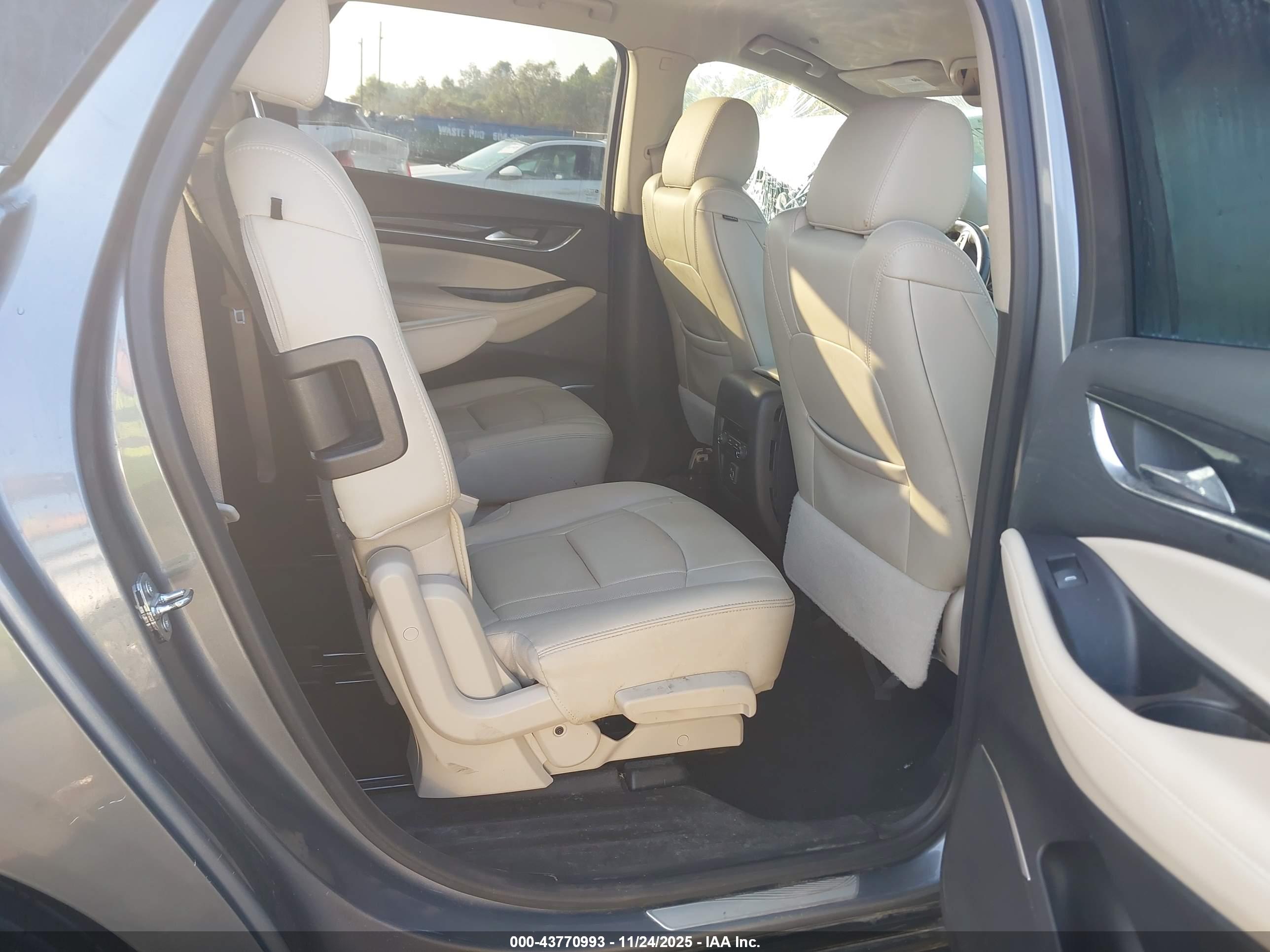 BUICK ENCLAVE image 8